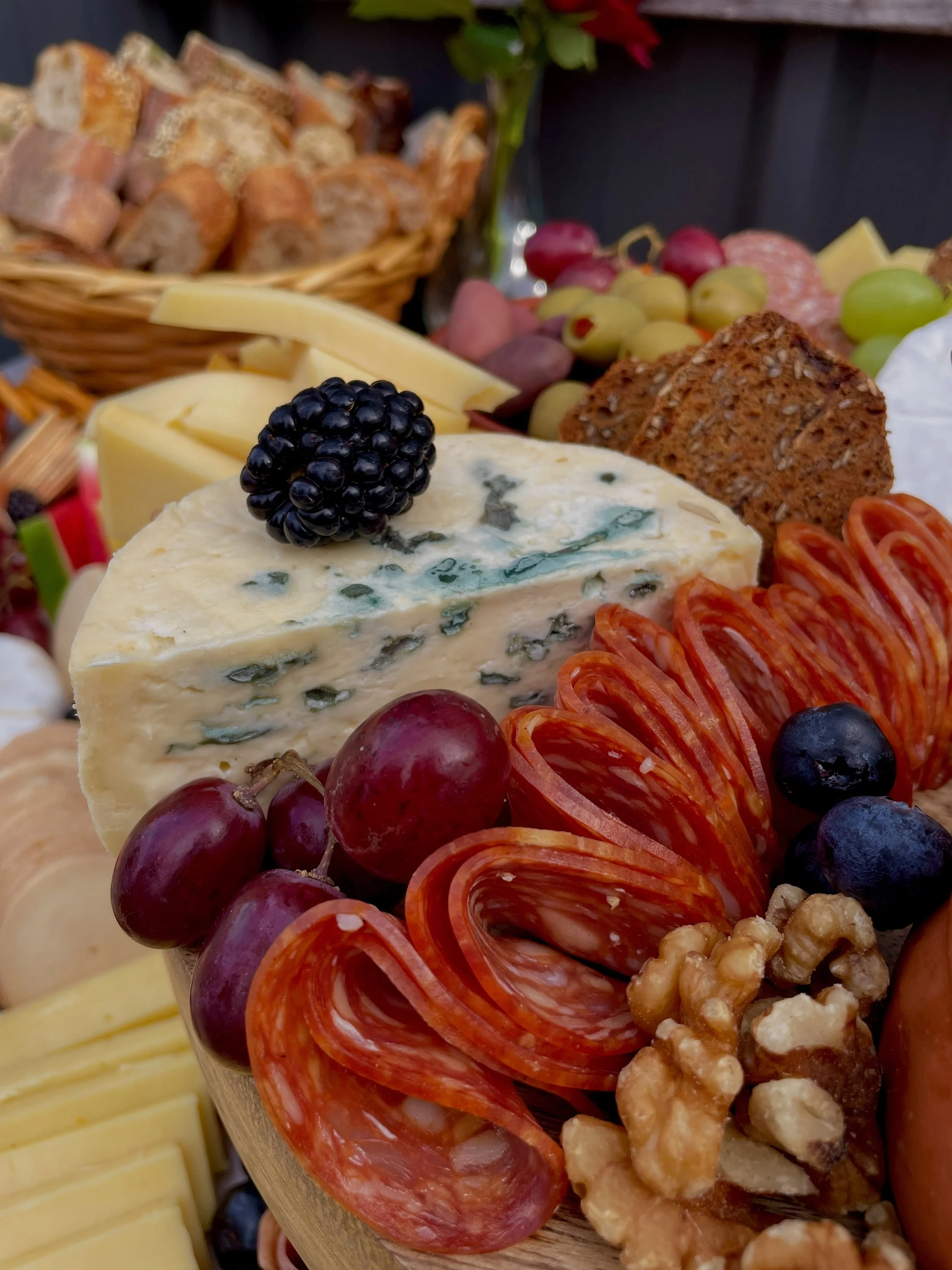 Snacking, picking, grazing..
🧀👌🏼

#grazing #grazingtable #charcuterie #weddingcaterer #southcoastwedding