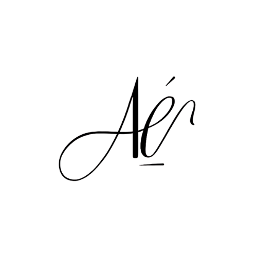 Elegant black script text that reads 'Lé' with a star above, set against a white background.