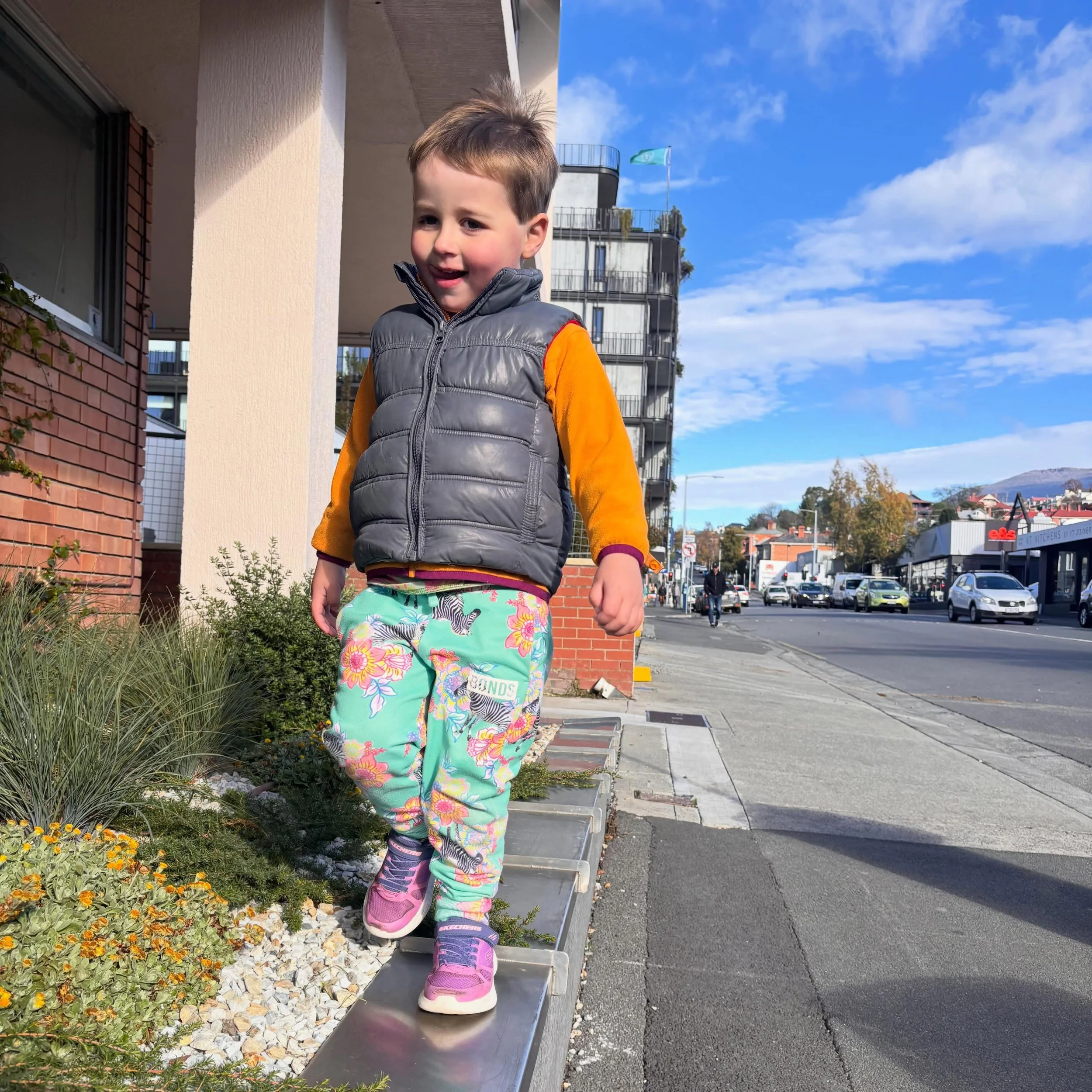 The simple joys of a walkable city. 😍

I am a massive believer in the benefits of a truly walkable city. Taking life a tiny bit slower, soaking up the beauty of Hobart, finding joy, running into friends and neighbours and of course, the benefits of 