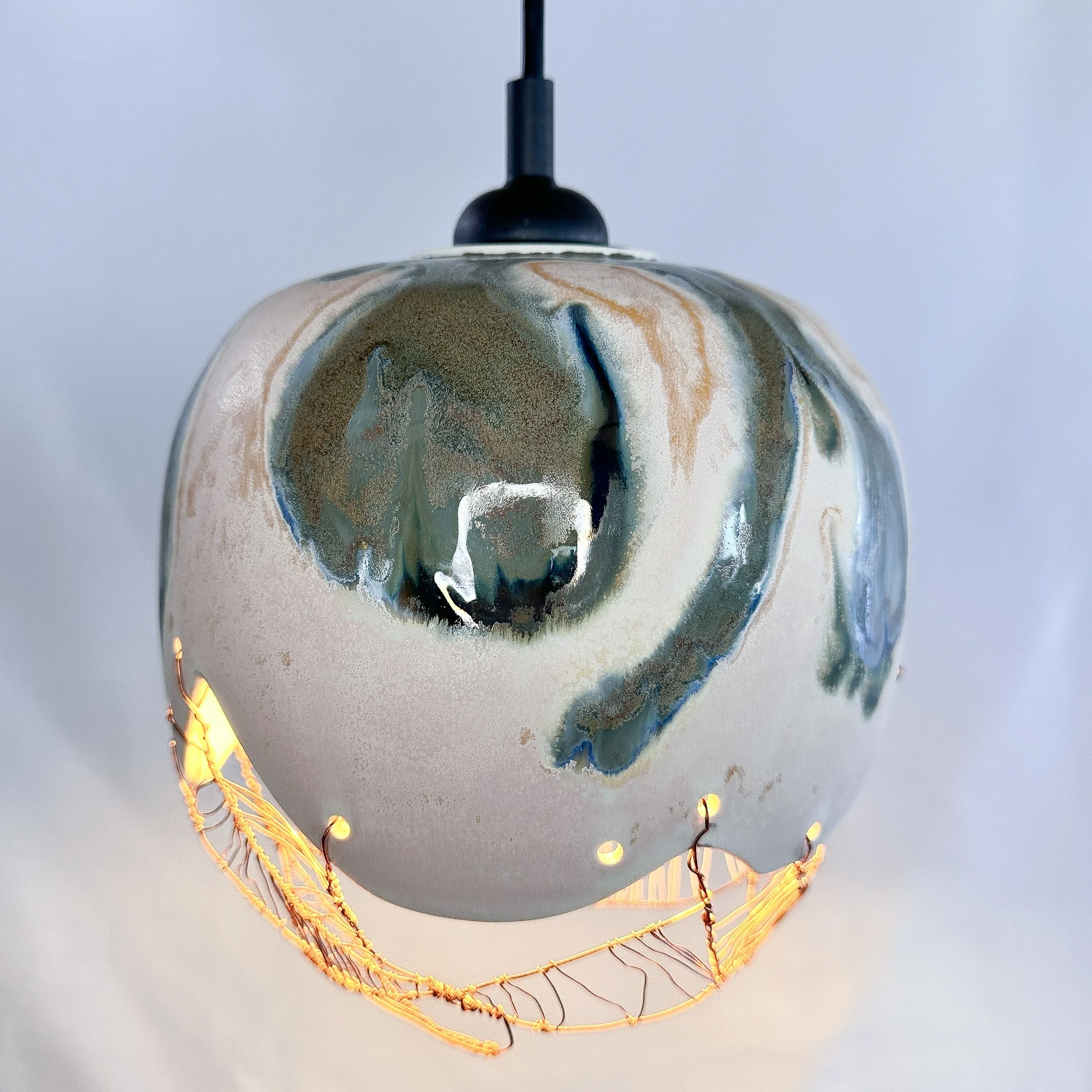 Wireweave ceramic pendant lamp shade in Peacock glaze combination