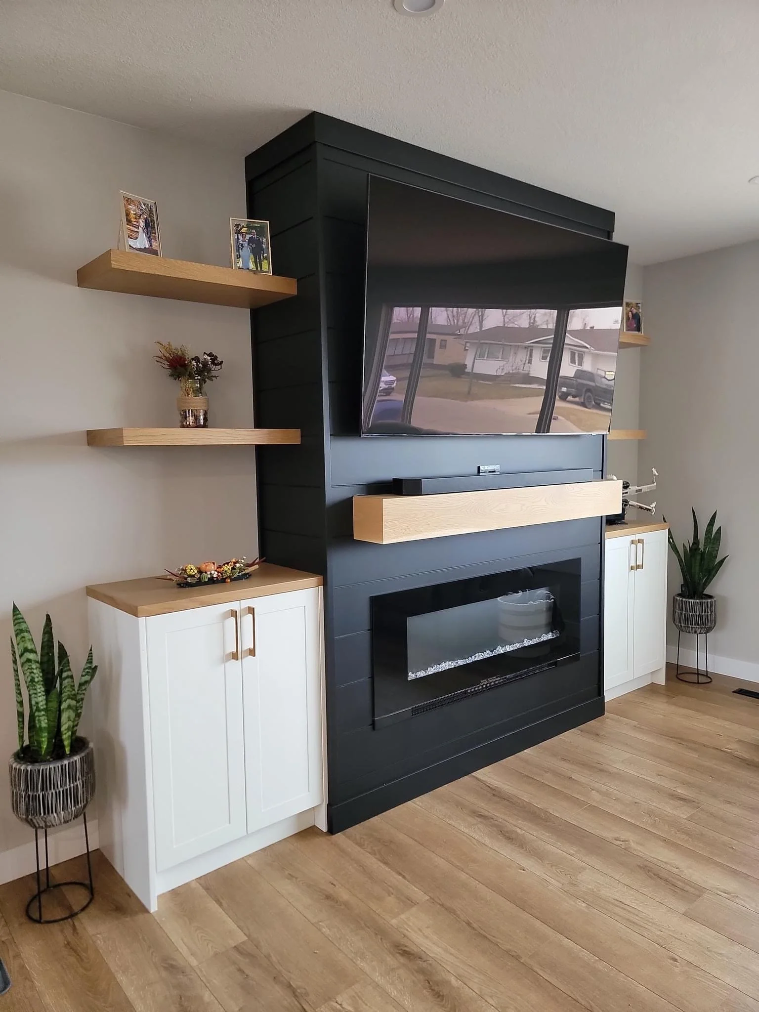 An image of the Entertainment Unit.