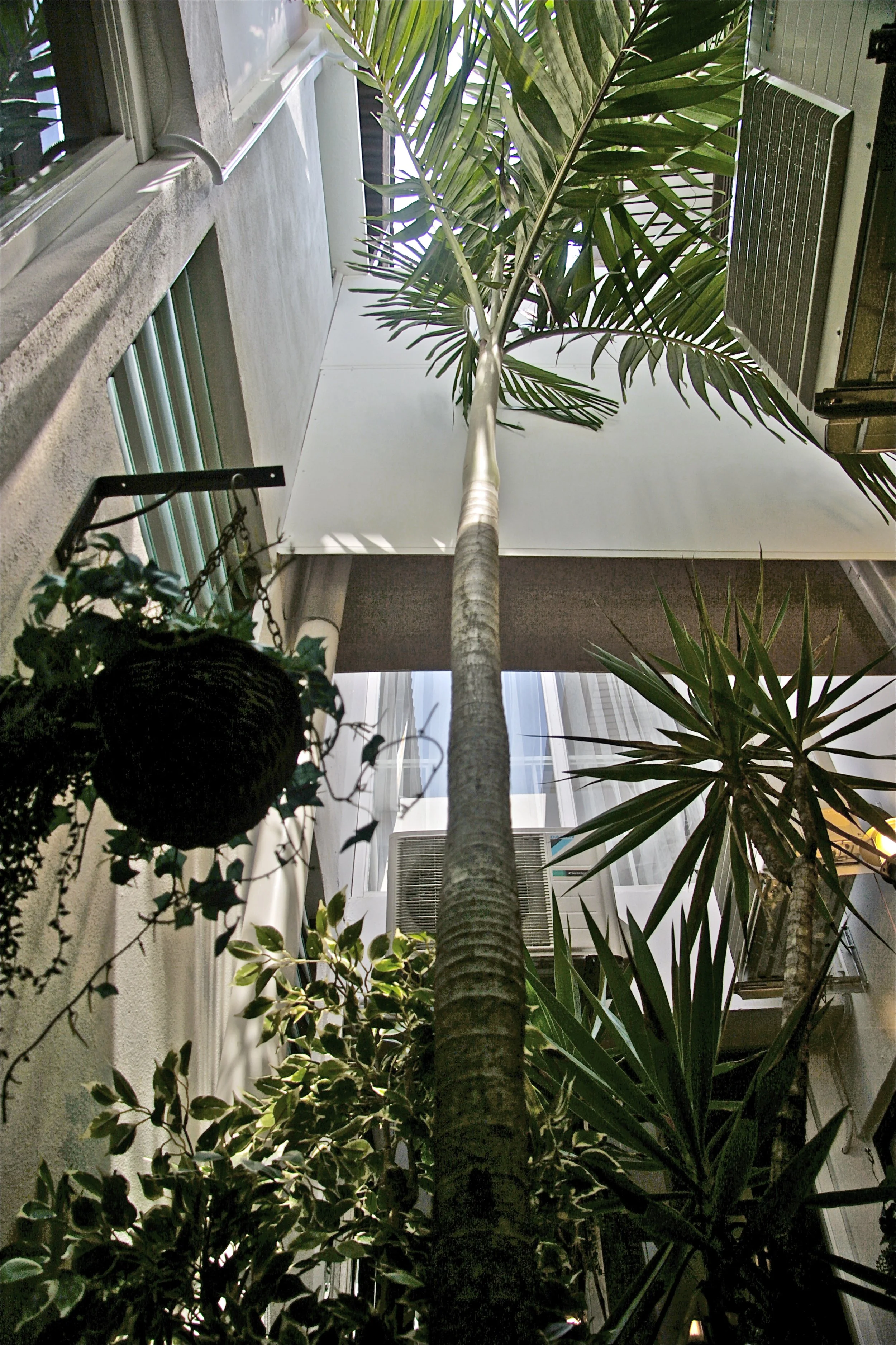Hideaway-Courtyard3.jpg