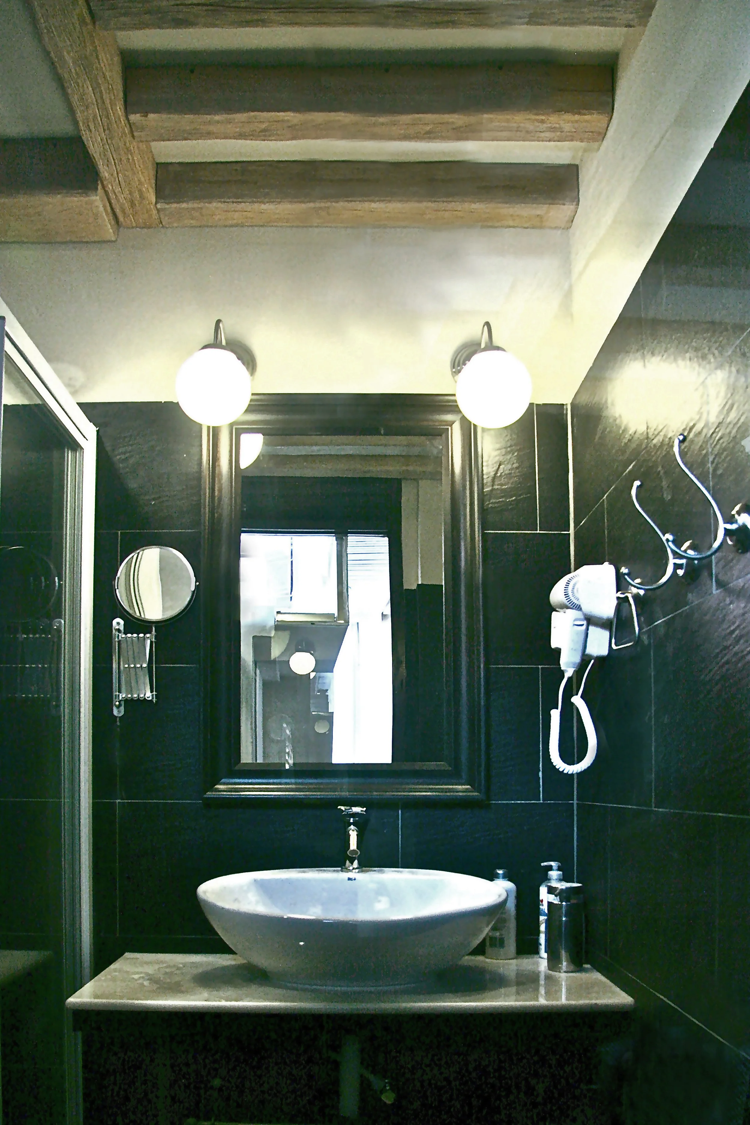 Hideaway-Basindetail2.jpg