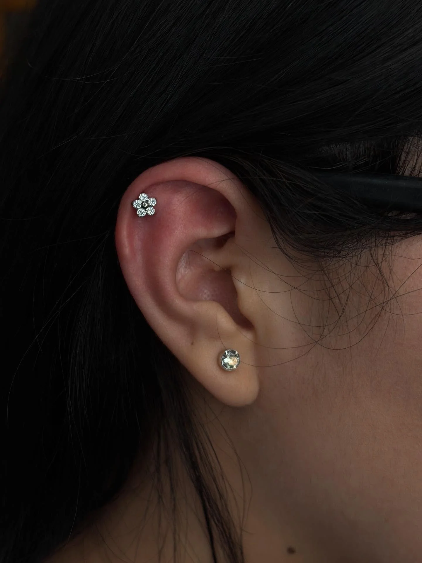 ❓Did you know we offer piercings?!

We love this Titanium Flower Gem End from @neometaljewelry in Blanca&rsquo;s helix 😍 She came in wanting an Industrial piercing initially, but we explained why her anatomy didn&rsquo;t allow it. It&rsquo;s more co