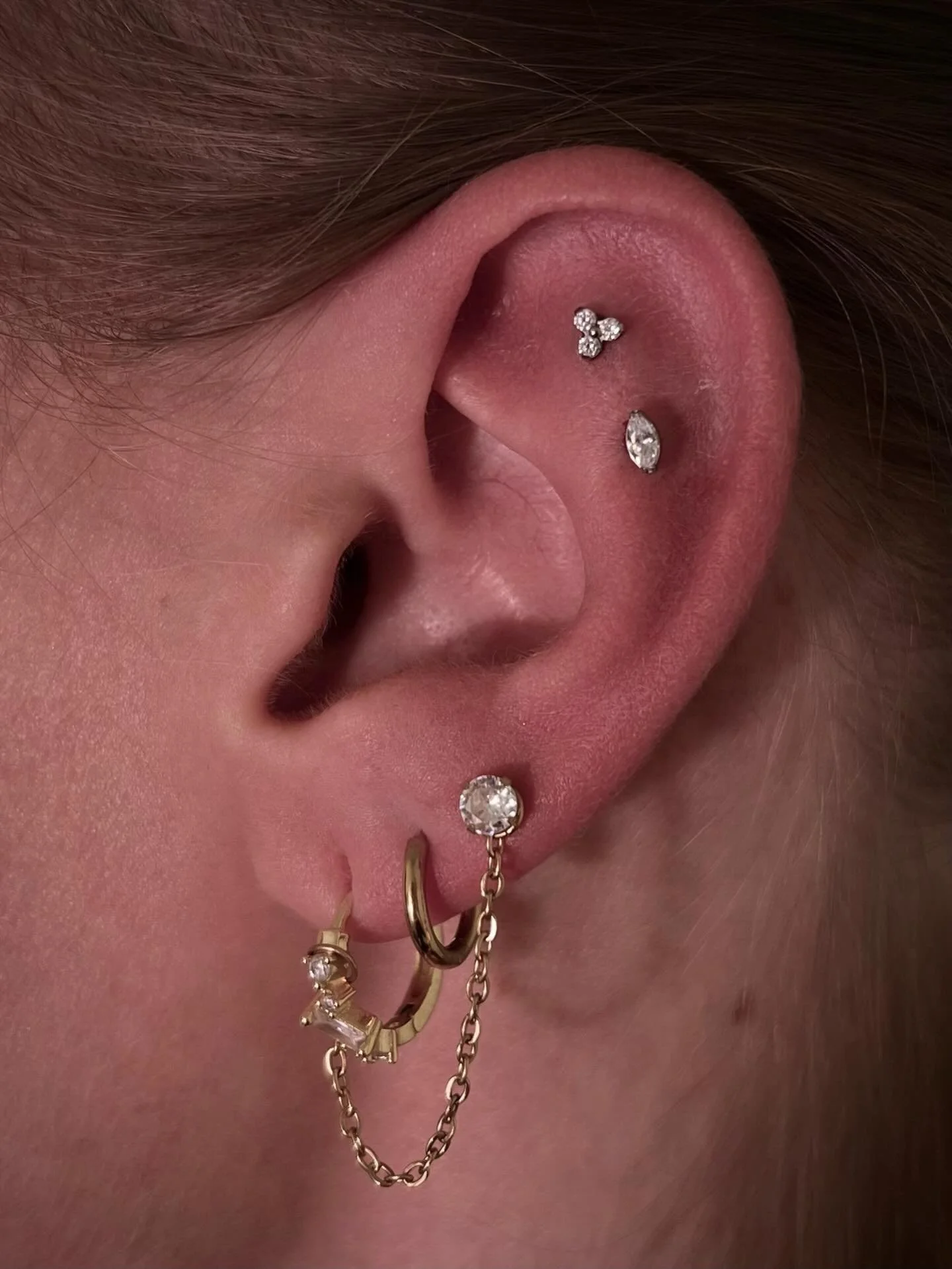 Double flat piercings using a titanium trinity gem and marquise gem 🤩 Pierced with love here at Misfits Tattoo Collective. Just a reminder that our ear piercings are ✨ buy one get one FREE ✨ Thursday-Monday 12-6pm

#dallaspiercing #dallaspiercer #sa