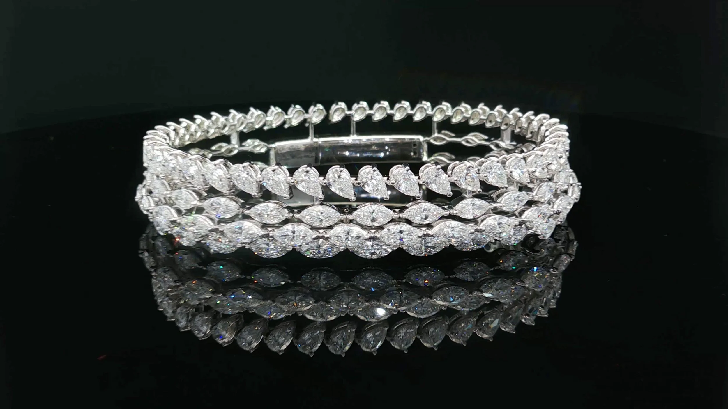 LEA Brace 18k 9.67ct 3 Row Cuff