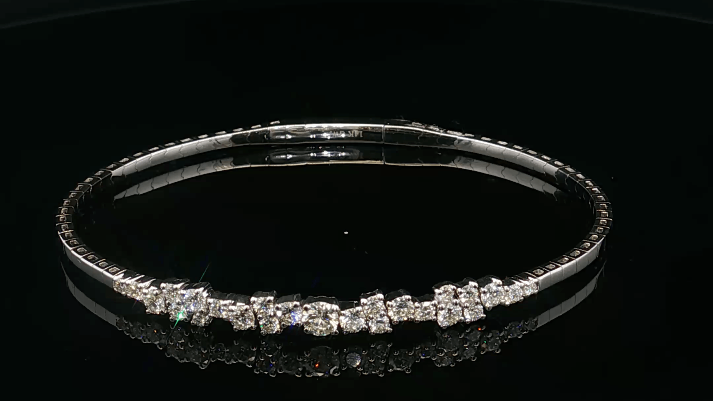 LEABR Flex Bangle Half Way 1.12ct