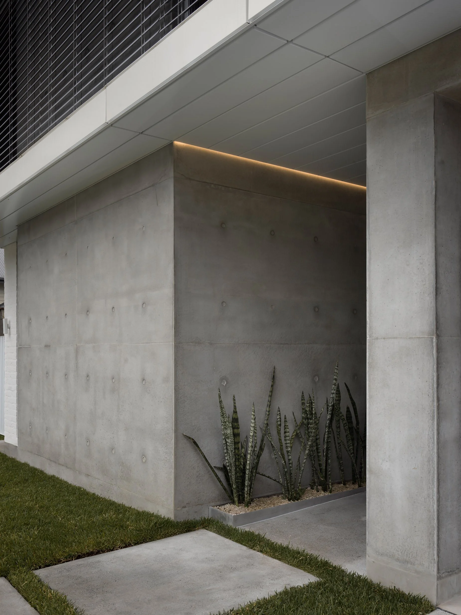 off form concrete entry Newport, Arte constructions