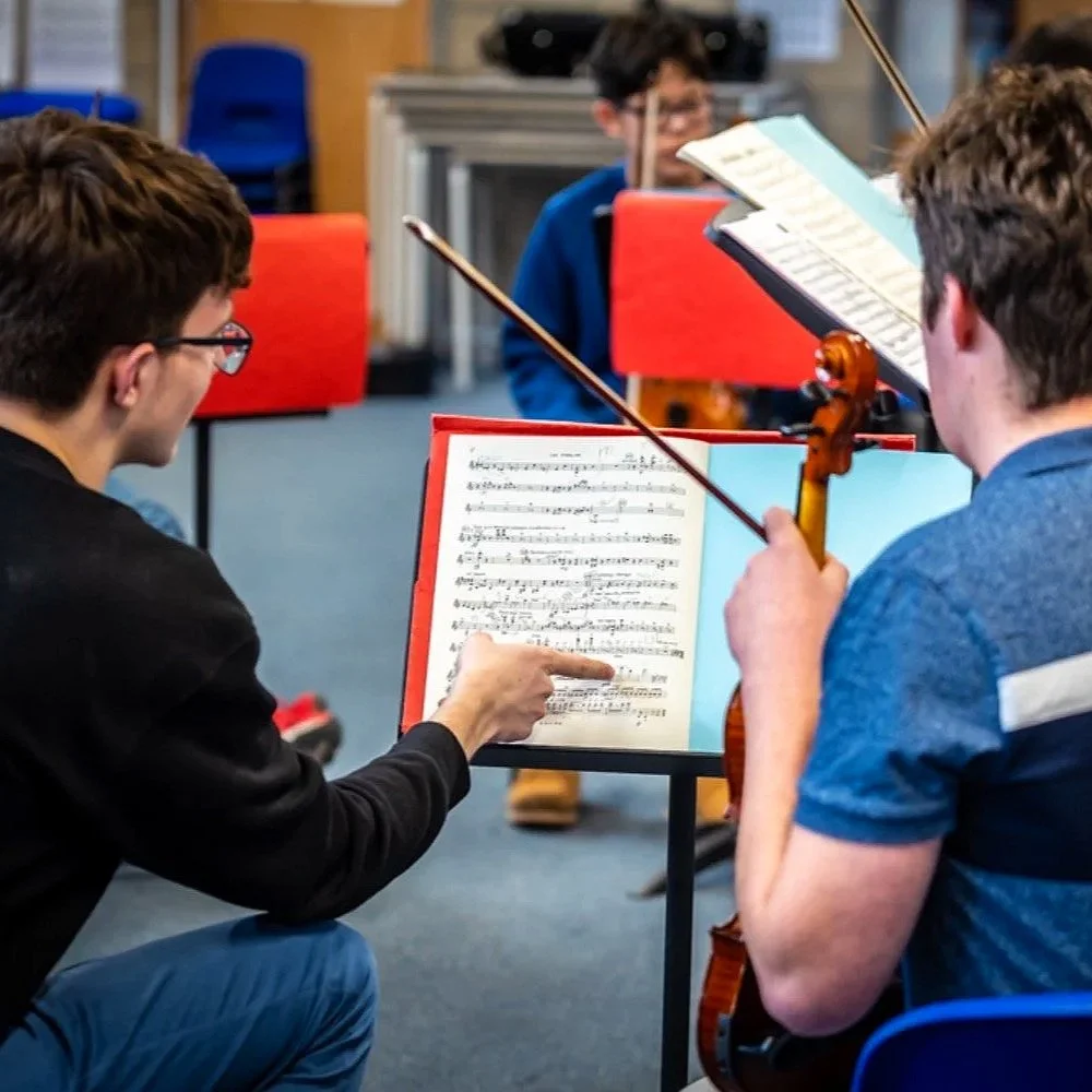 Two WEYO violists discuss the score
