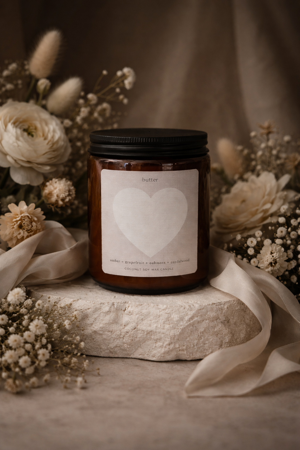 HEART candle - amber + grapefruit + oak moss + sandalwood