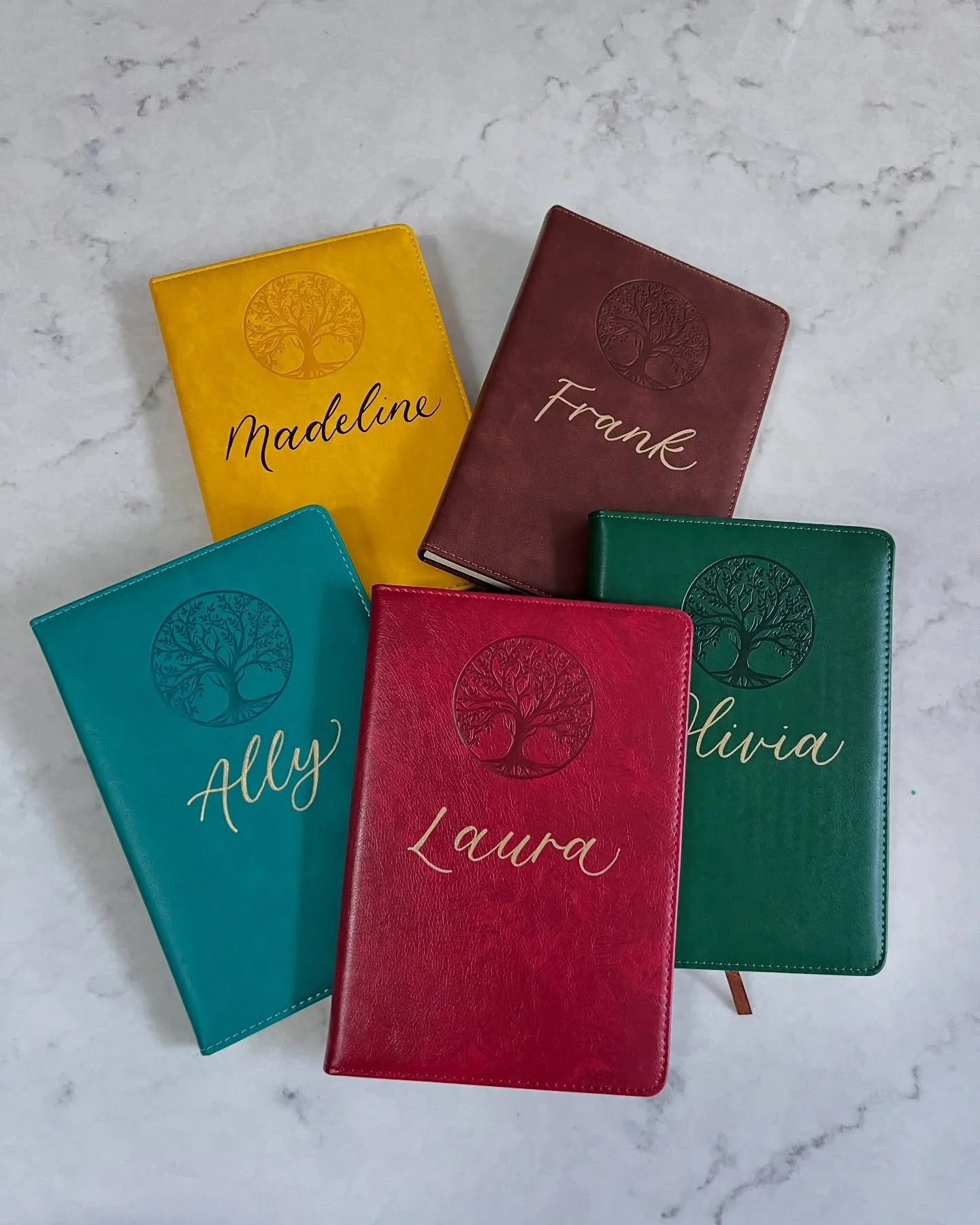 Had another commission before the holidays for 50 personalized journals 😍 I could do these all day - give me all the journals!
.
.
.
.
.
.
.
#newjerseycalligrapher #calligrapher #handlettering #handlettered #handletteredjournal #handletterednotebook