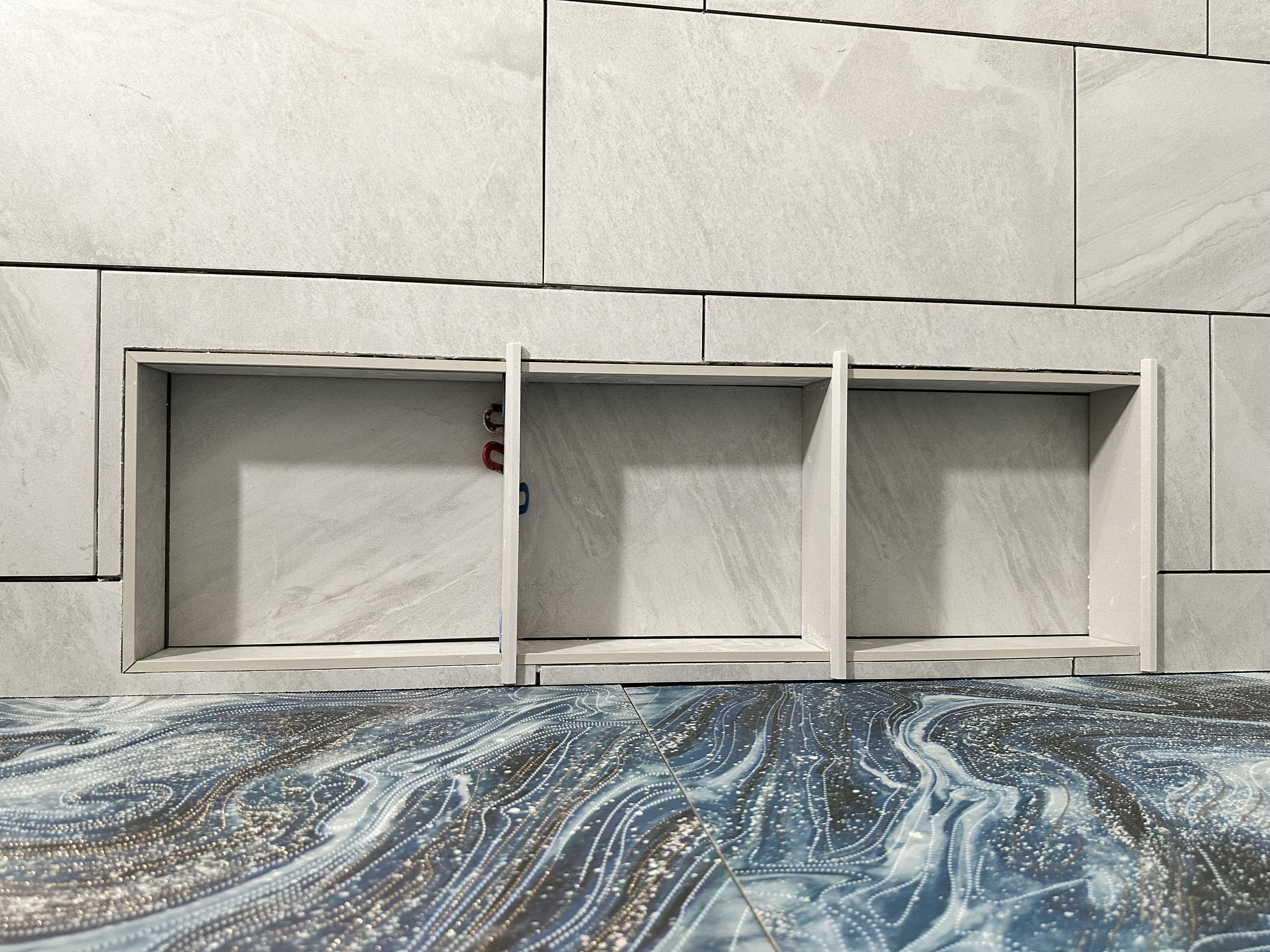 Three shower niches on each side of the soaking tub. You can never have too much space in your shower.