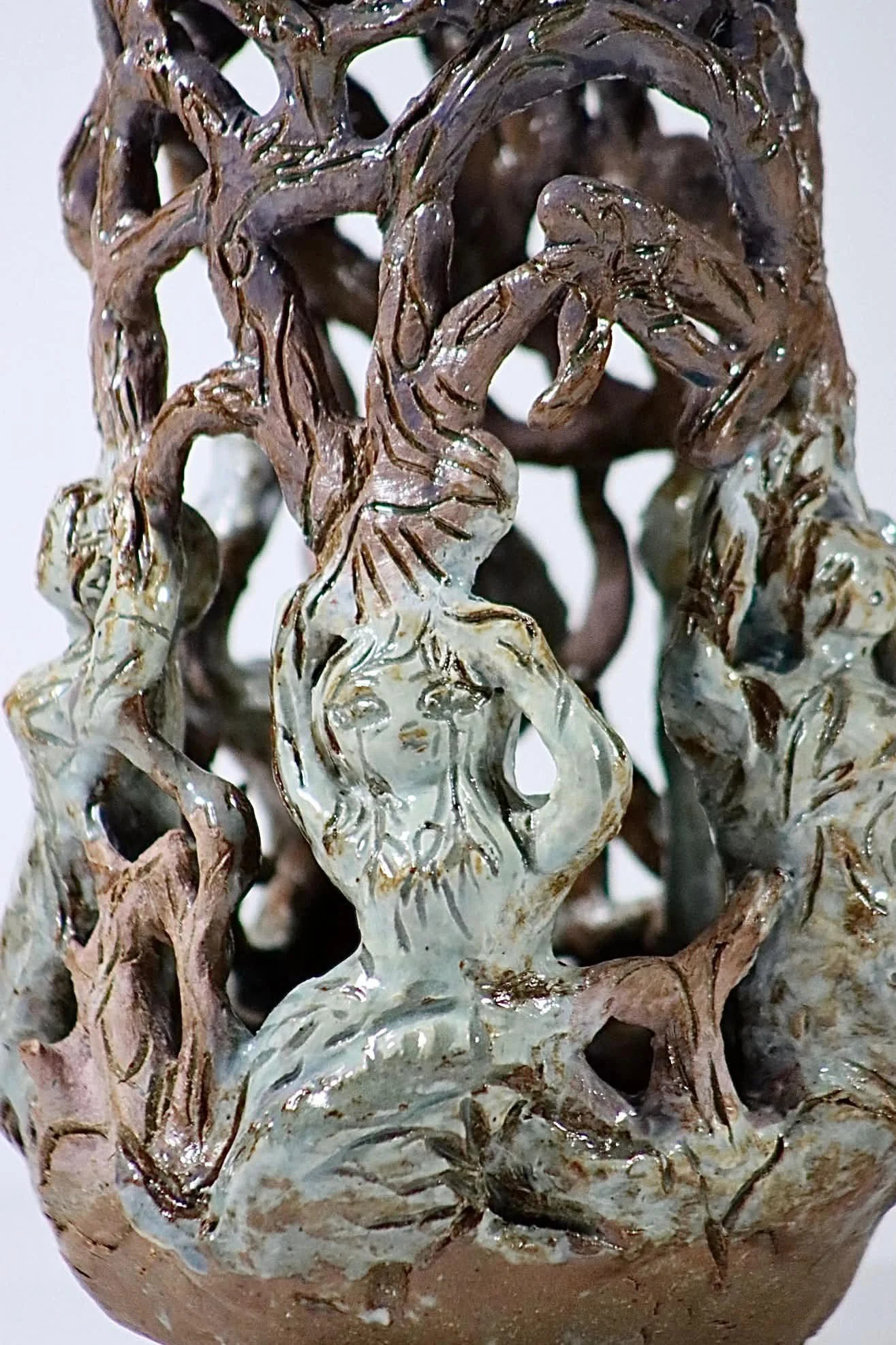 “Weight on your shoulders”, 2025.
Red stoneware clay with sgraffito and purple slip, celadon, purple haze, and cerulean blue heaven glazes.
3" x 11" inches. 
The heavy and hard expectations being weighed on upon your shoulders while holding on to you