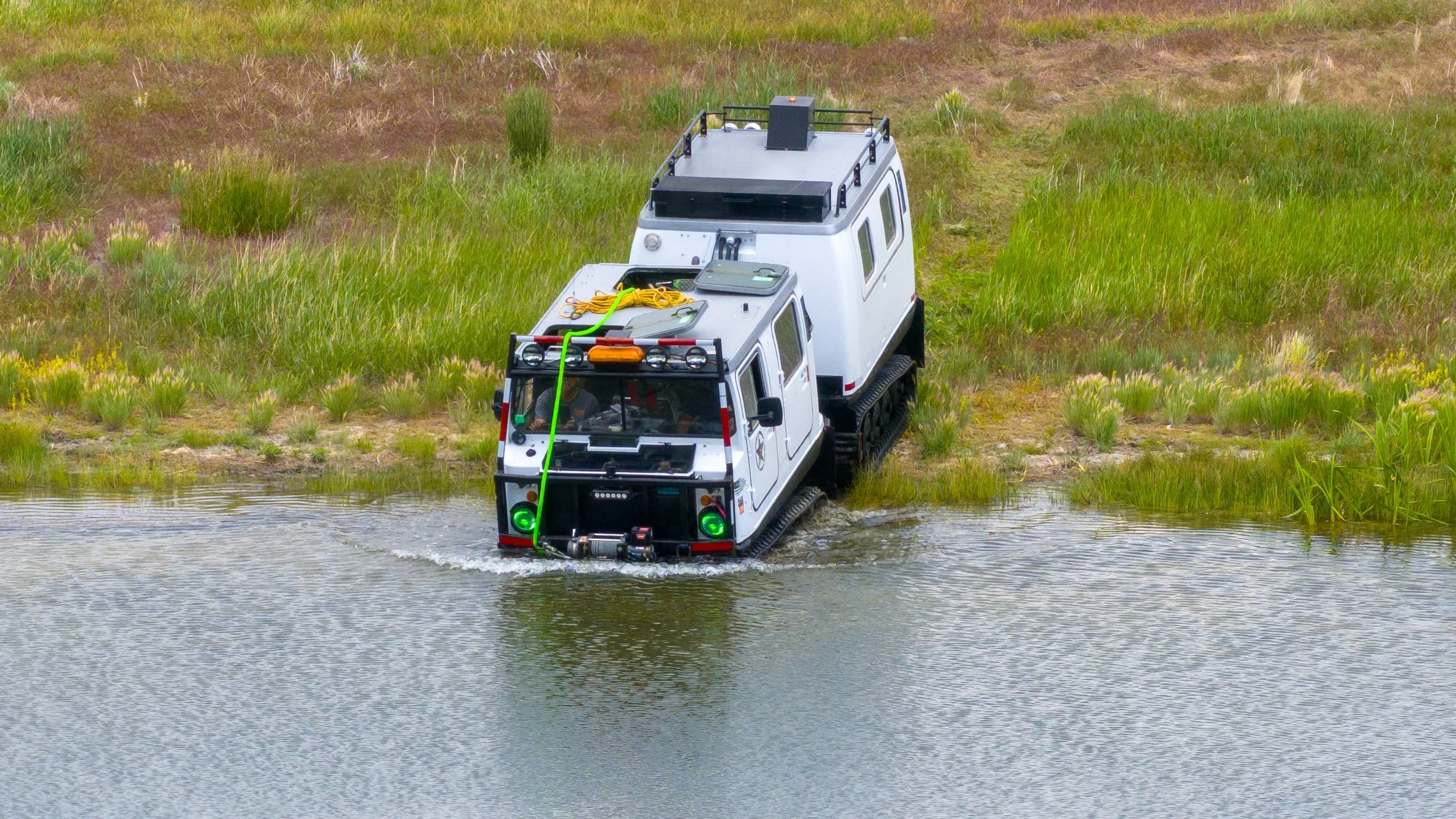 Hagglunds_Float in Water_1.jpg