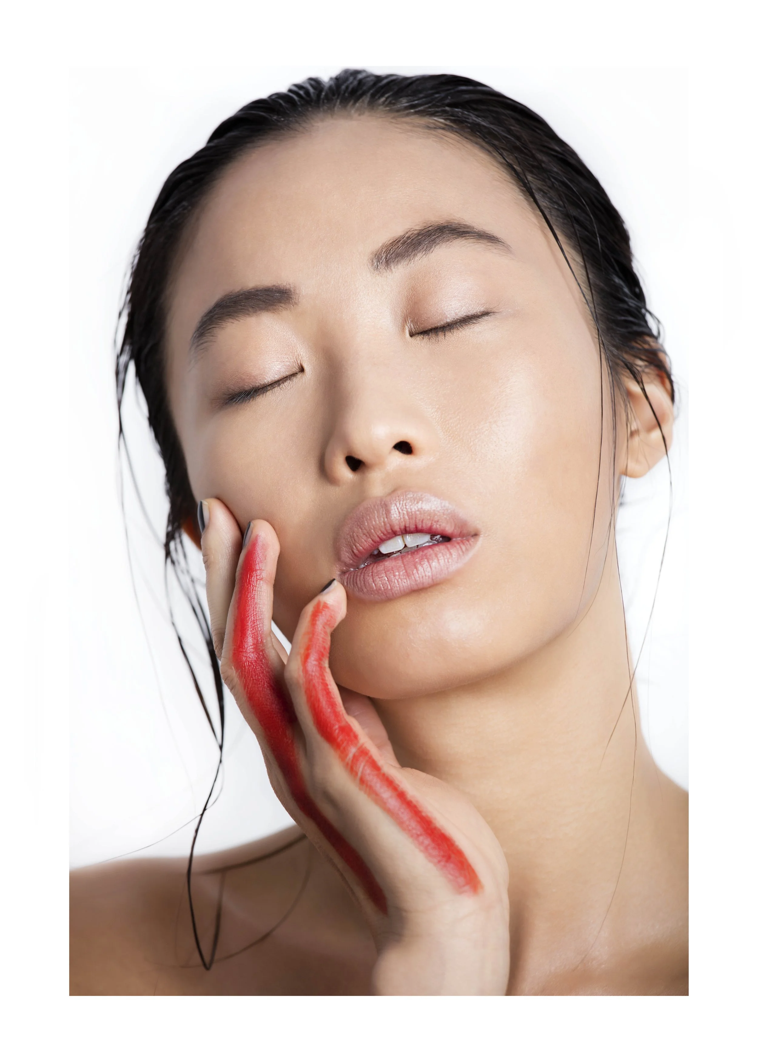  Bobby Brown silk foundation,   Giorgio Armani face fabric,   concealer Laura mercier camouflage and touche eclat ysl  kryolan supracolor  Mac contouring cream  boldy bare  strobe cream 