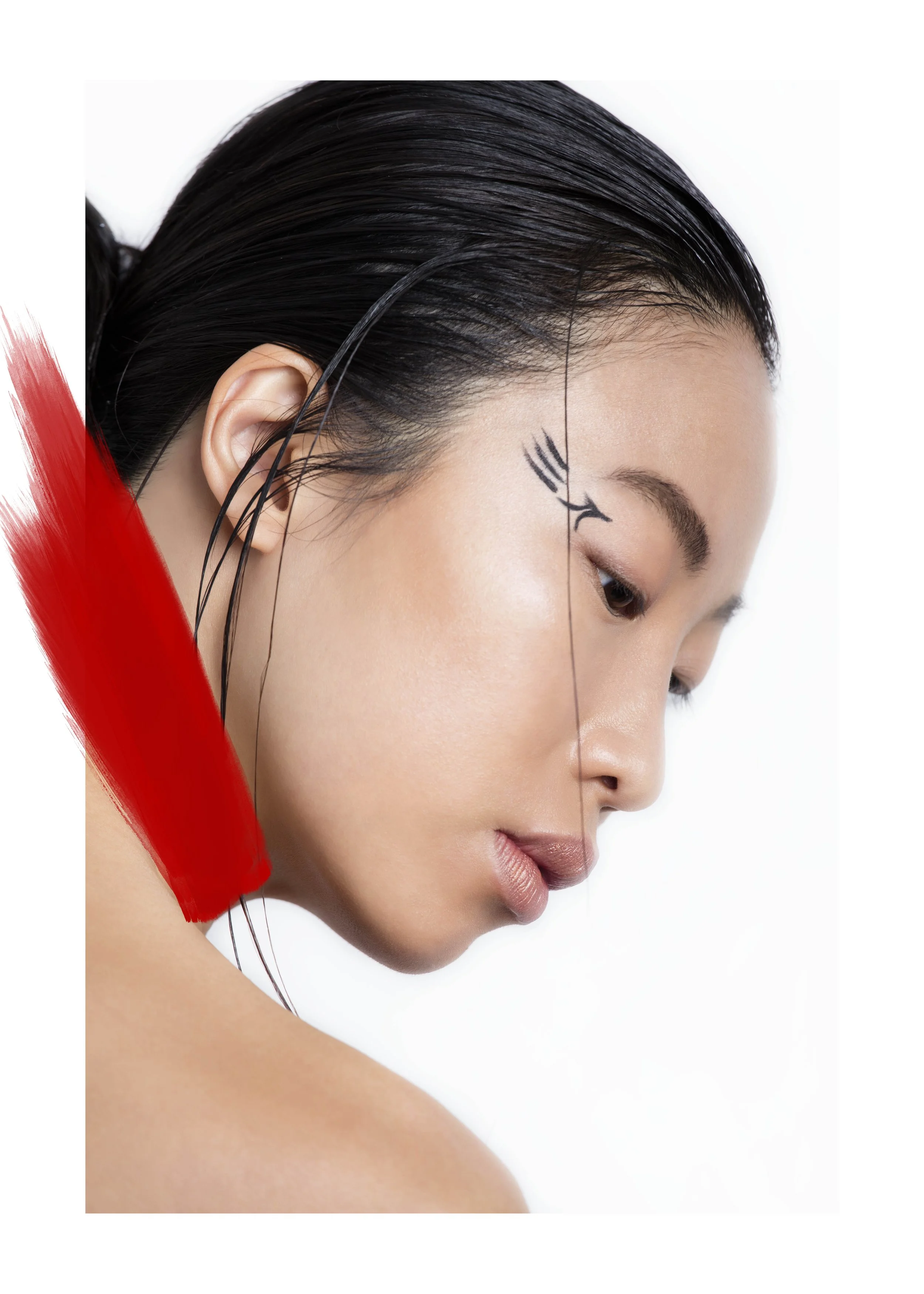  Bobby Brown silk foundation,   Giorgio Armani face fabric,   concealer Laura mercier camouflage and touche eclat ysl  Mac gloss  kryolan supracolor  benefit Cream highlighter 