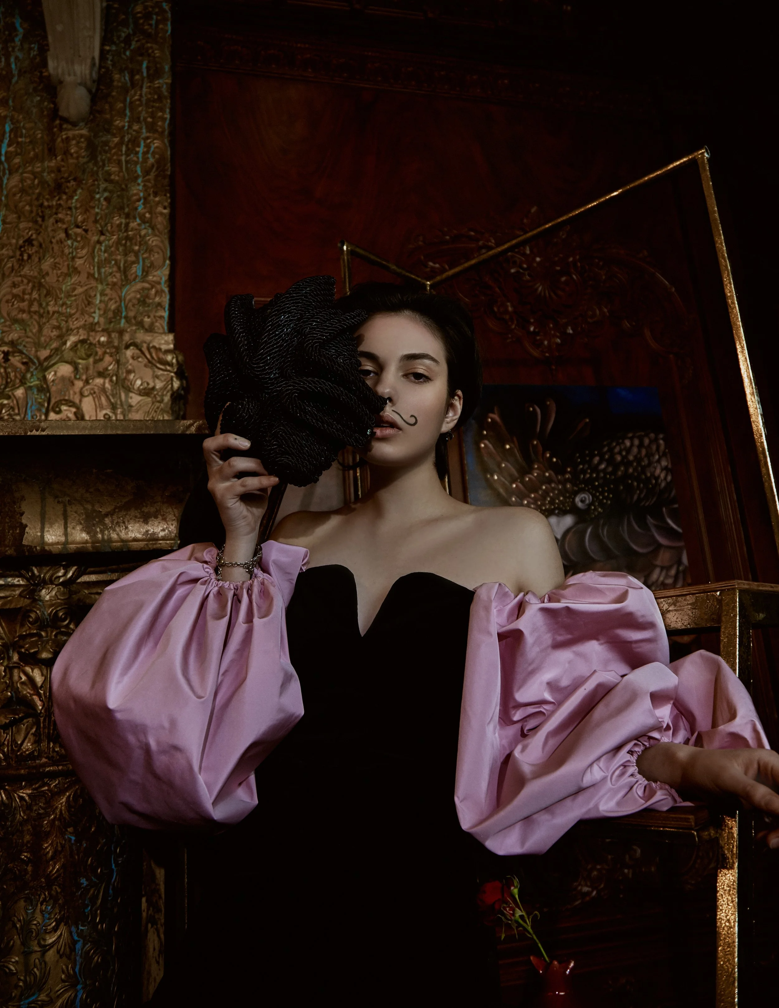  Wardrobe:  Daria – Top/Trousers: COTON, Shoes: STRADIVARIUS  Mask by Ilya Balkov 