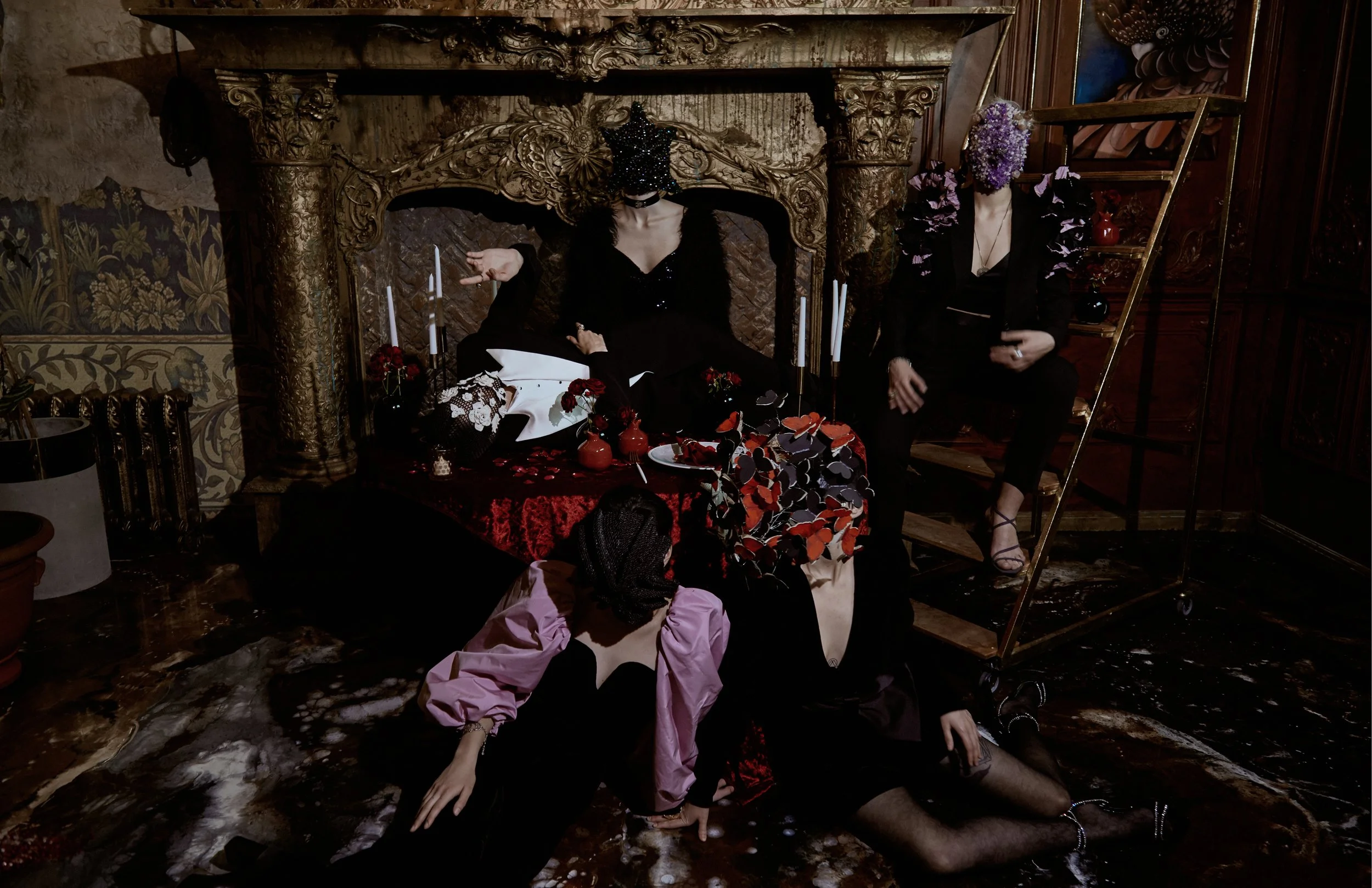  Wardrobe:  Maria – Suit: ZARA, Accessories: MIX BIJOUX, Shoes: BERSHKA  Daria – Top/Trousers: COTON, Shoes: STRADIVARIUS  Natasha – Dress: MAD VINTAGE, Fur: TOP SHOP, Shoes: VINTAGE  Olya – Suit: ZARA, Accessories: MIX BIJOUX, Shoes: MARMALATO  Lena