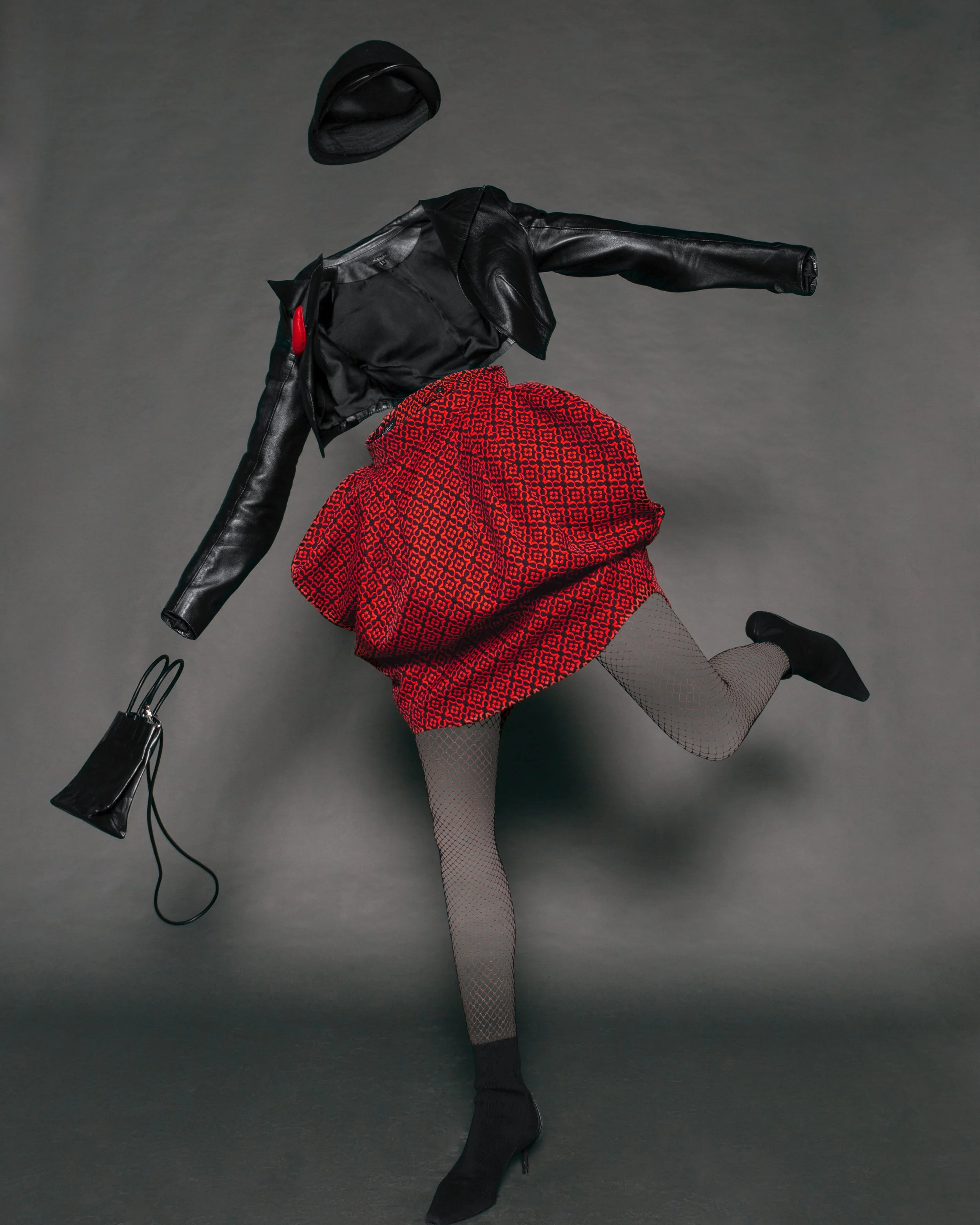  Wardrobe Credits:   Hat: Zara   Leather jacket: Leka NY   Skirt: Leka Atelier   Pants: Calzedonia Shues: Zara   Bag: Le Silla 