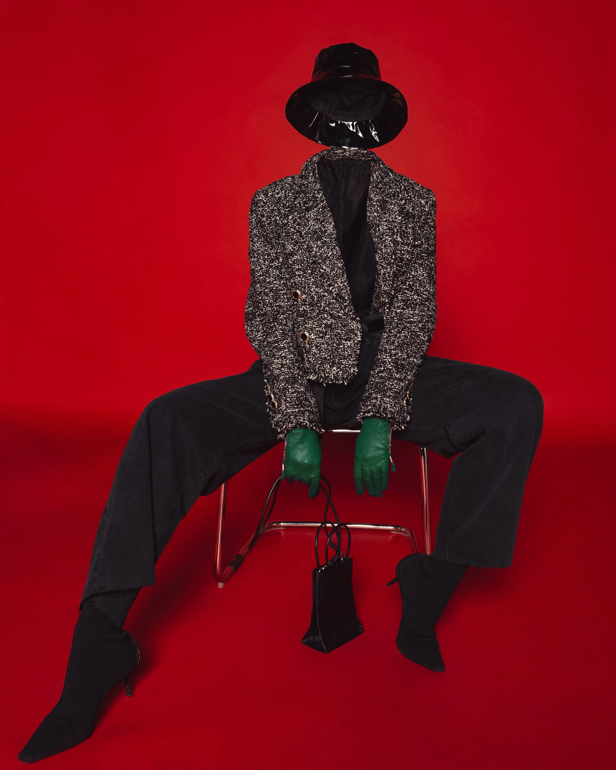  Wardrobe Credits: Hat: Zara   Jacket: Zara   Trousers: Versace   Shoes: Vicini   Bag: Le Silla 