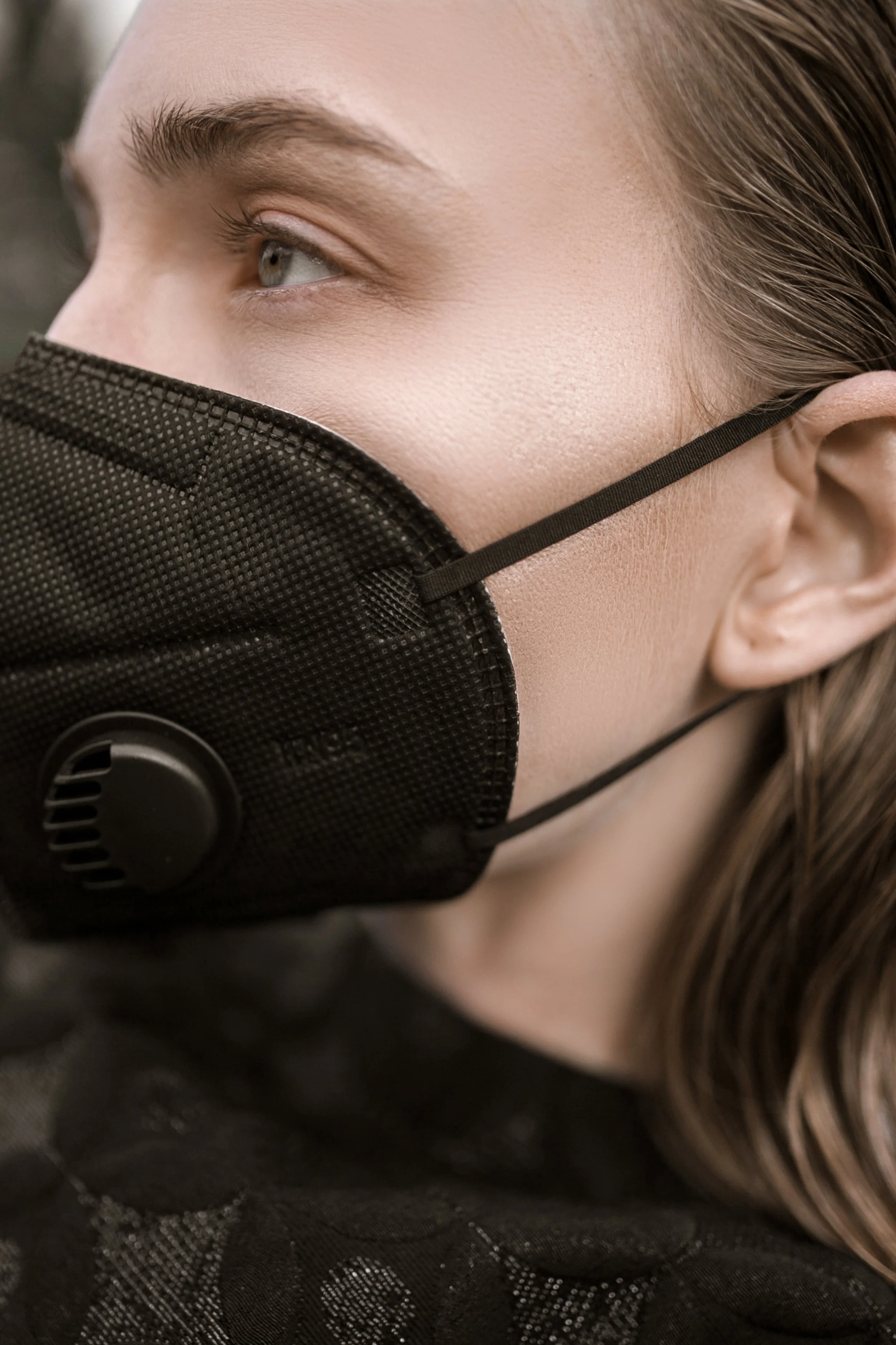  Wardrobe Credits:   Siver shining dress Aya design  Black collar, used for the stage perfomance. 