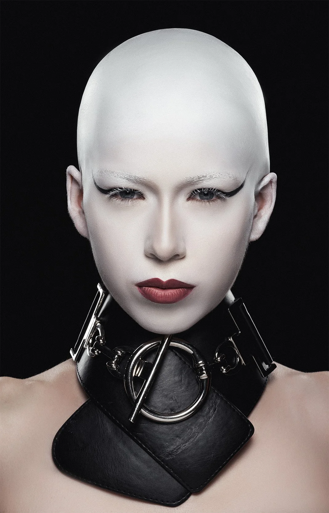  Neckpiece: Stylist’s own 