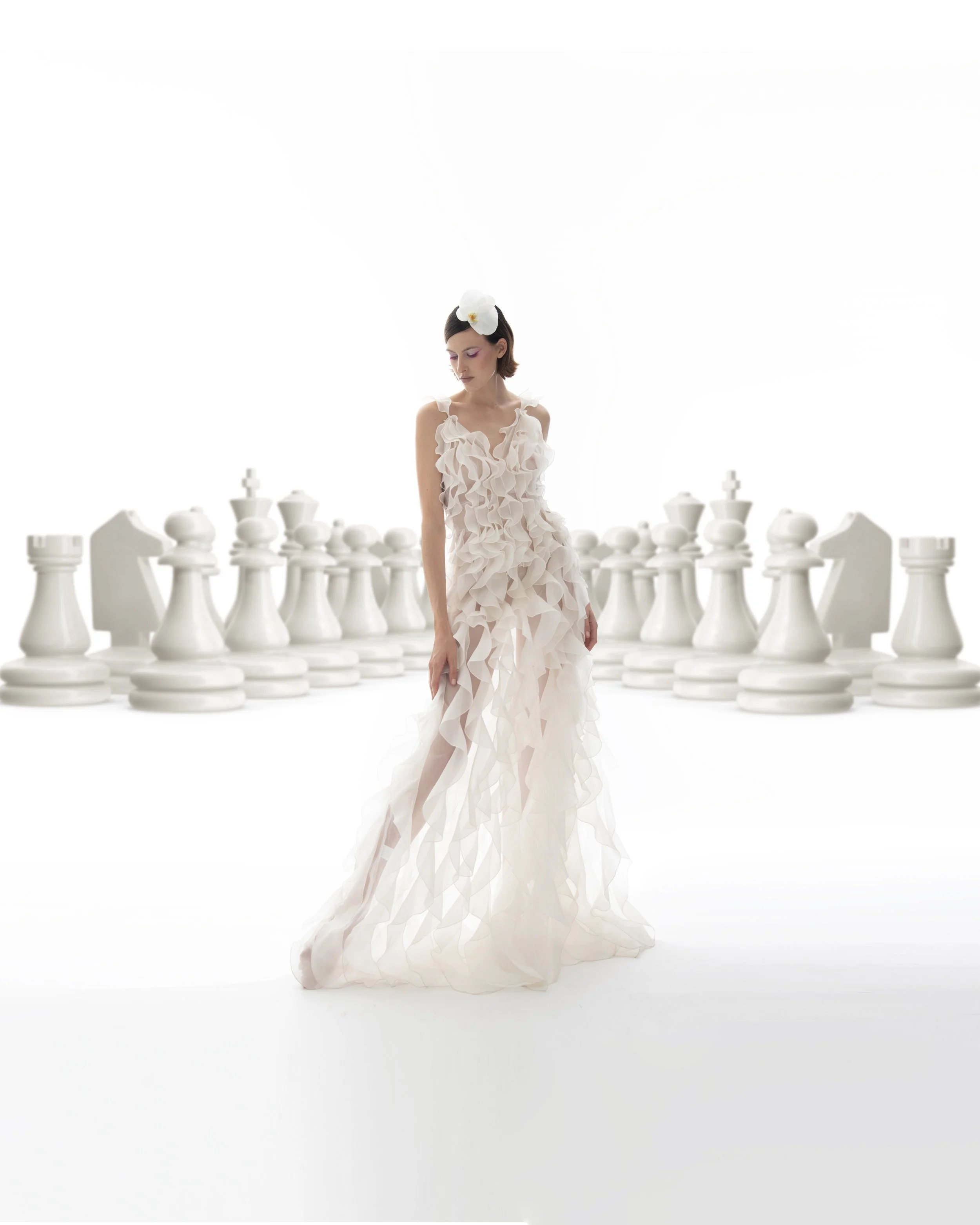   Gown: Officina di cucitura  