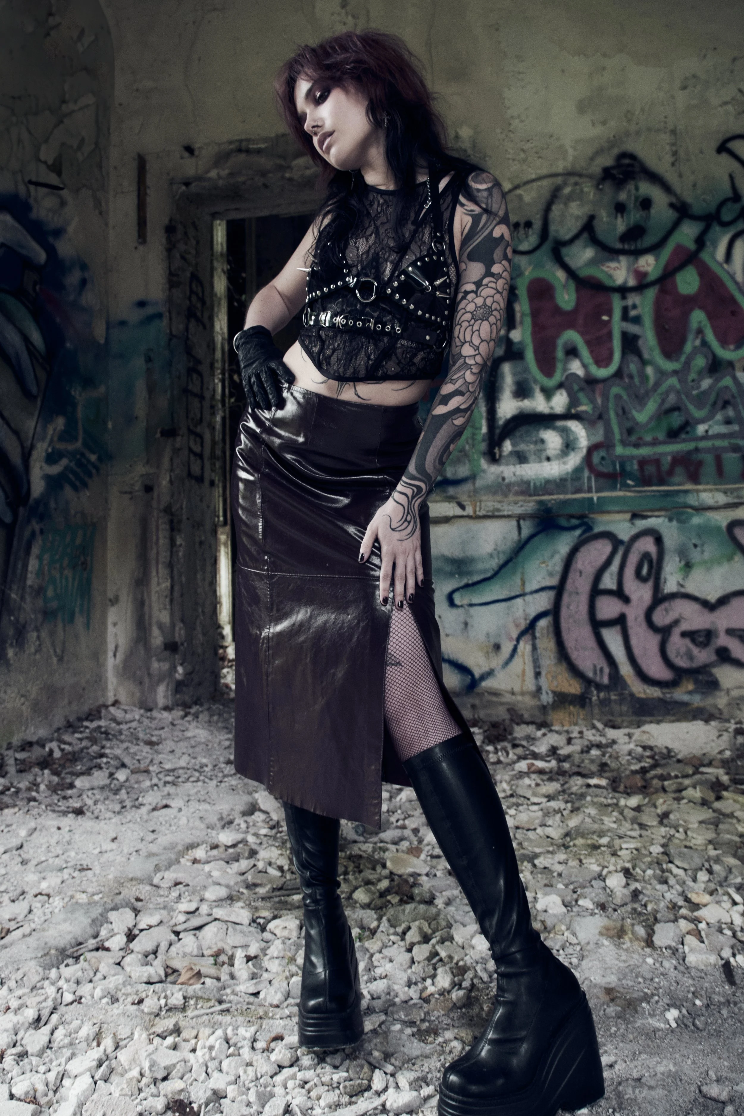   Top: ESTHÉ (via Studio Paillette)    Bra: WEIRDBRAIN    Skirt: STELLA NOVA (via Studio Paillette)    Stockings: CALZEDONIA    Boots &amp; Gloves: Vintage  