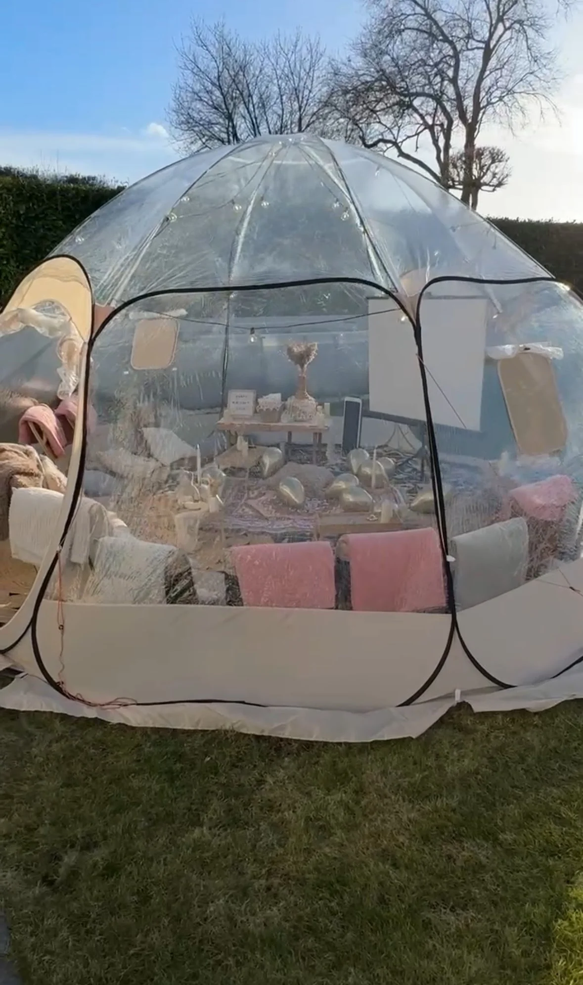 Kinoabend im Bubble-Zelt