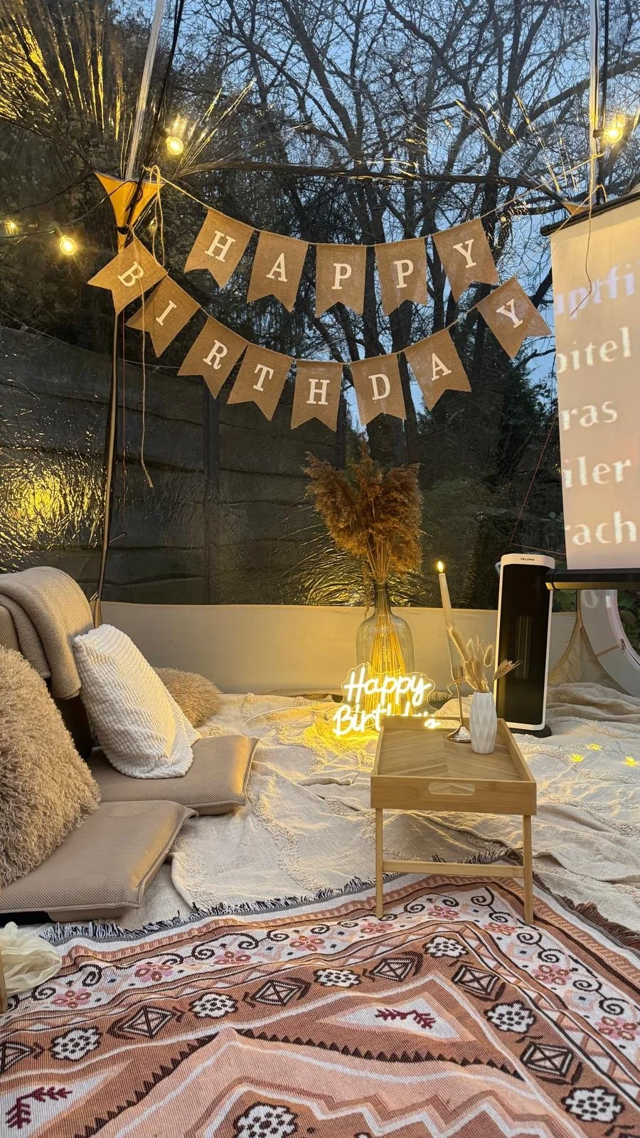 Kinoabend im Bubble-Zelt