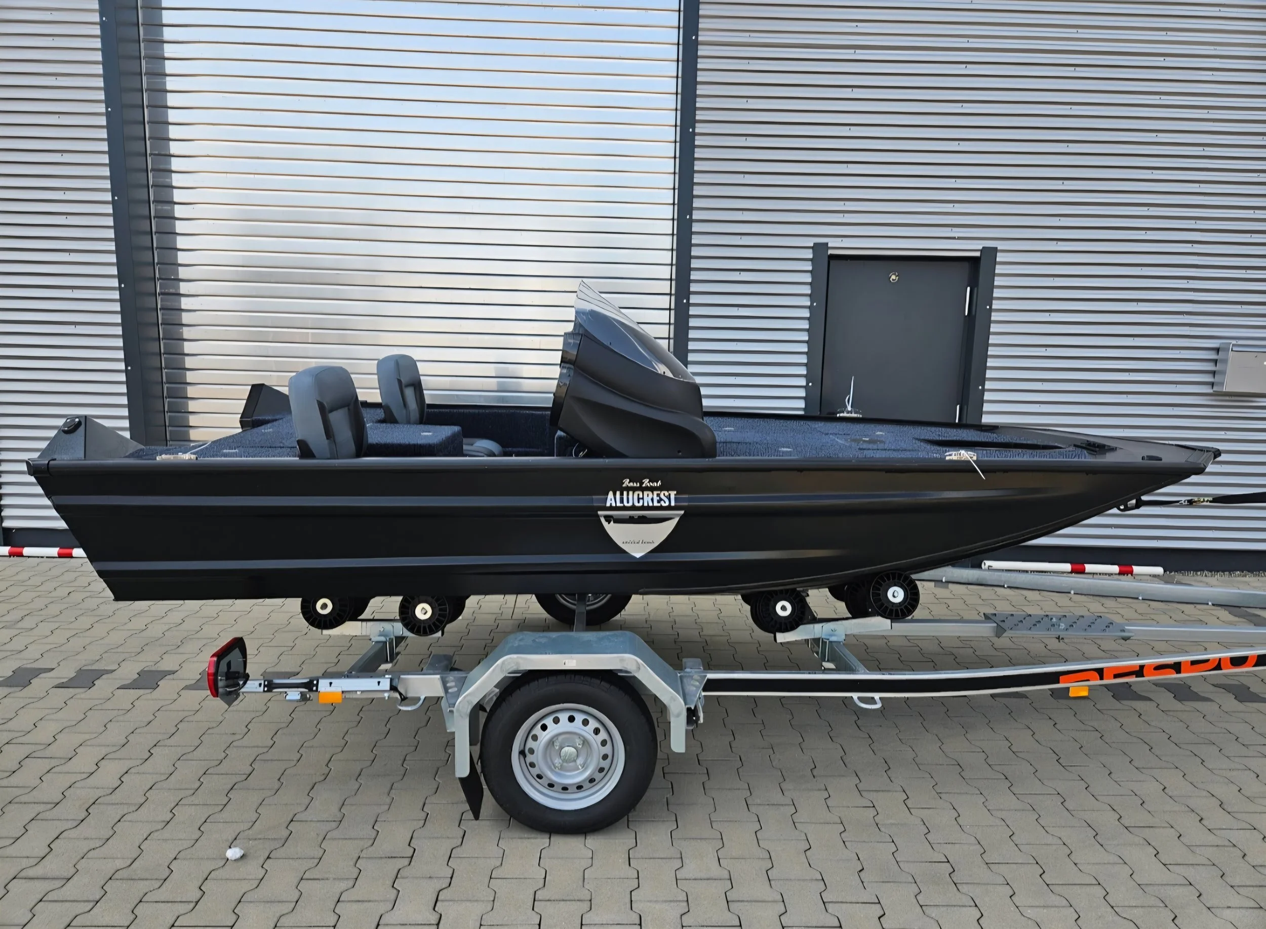 ALUCREST Bass Master Pro GT 430
   Preis ab CHF 9'999.-