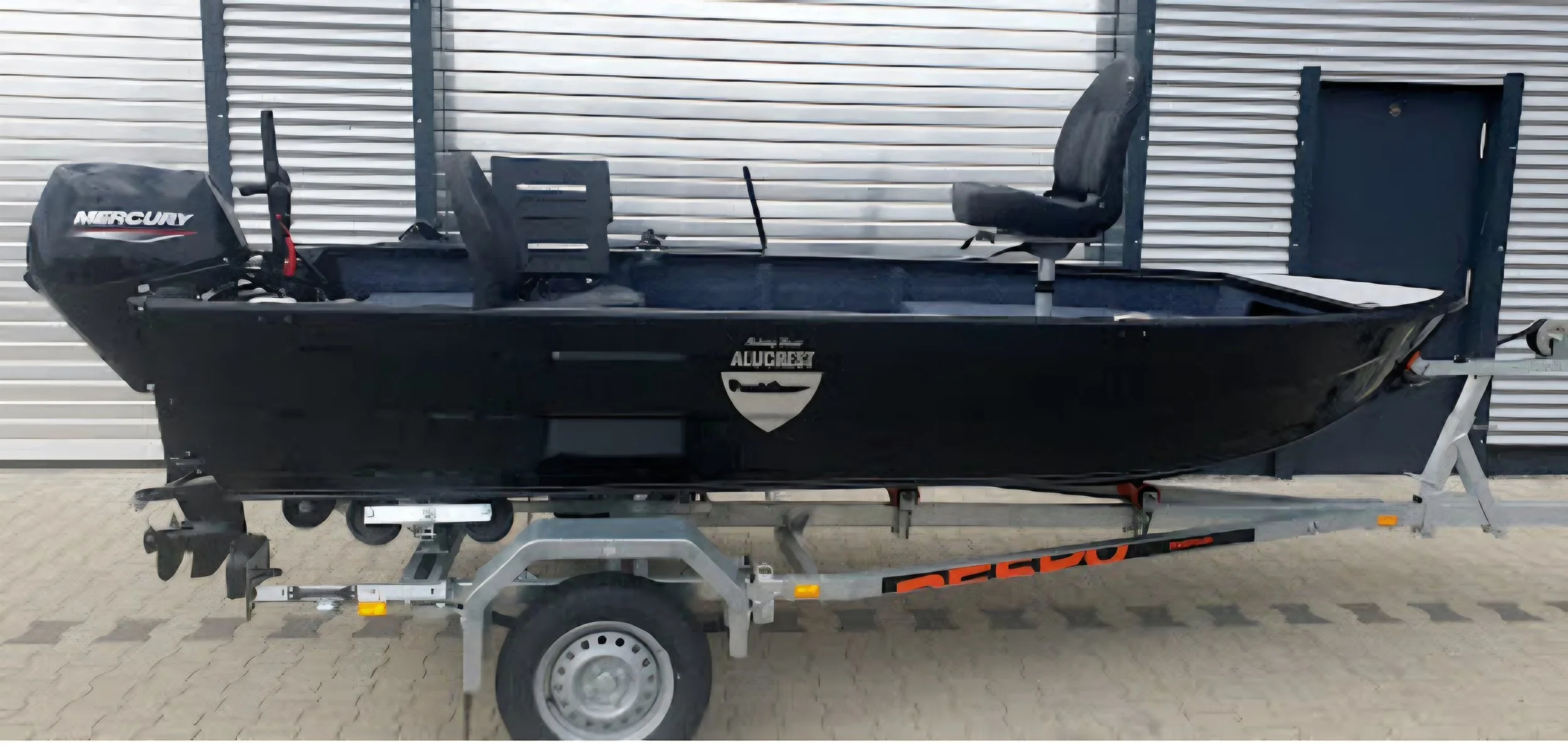 Alucrest Pro Fish 430 Tiller
(Pinnensteuerung)    Preis ab CHF 8'399.-
