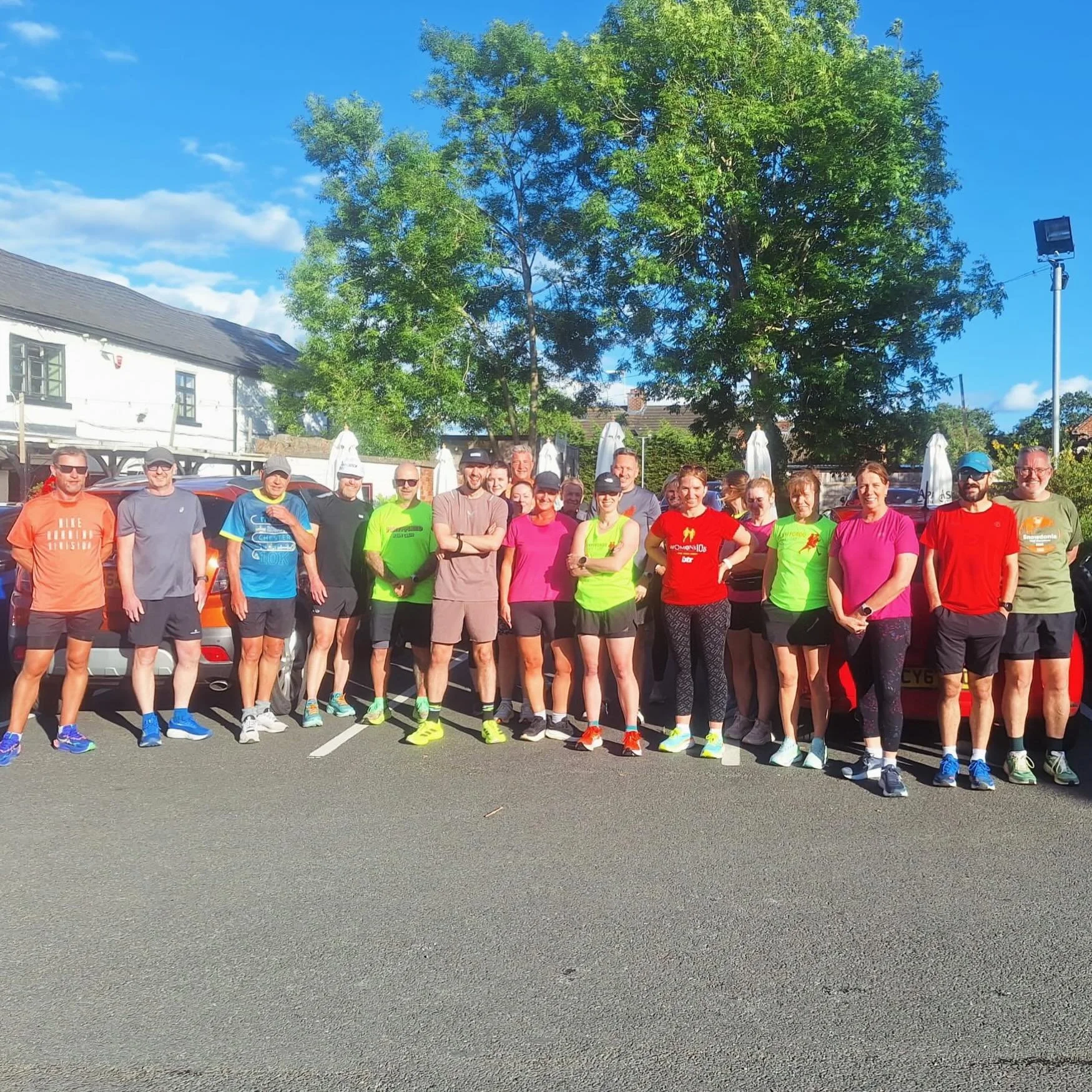 Monday nights done right 💪 What a colourful team 🌈 

Don&rsquo;t forget: this Thursday is our @thenightcrawlers_trailrunners collab! We can&rsquo;t wait! 

#penyffordd #runclub