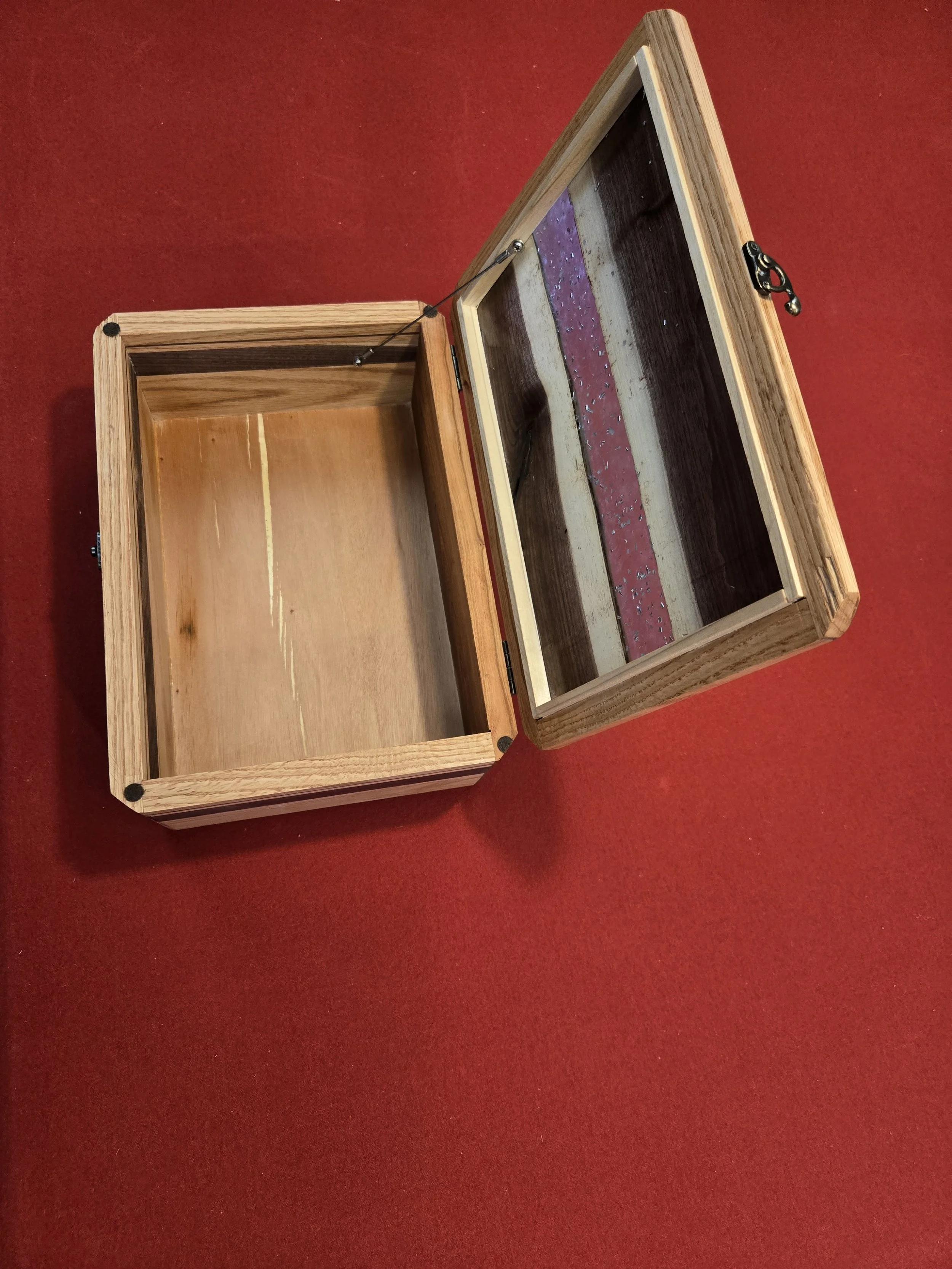 #43 Walnut/Oak/Epoxy medium box w/latch