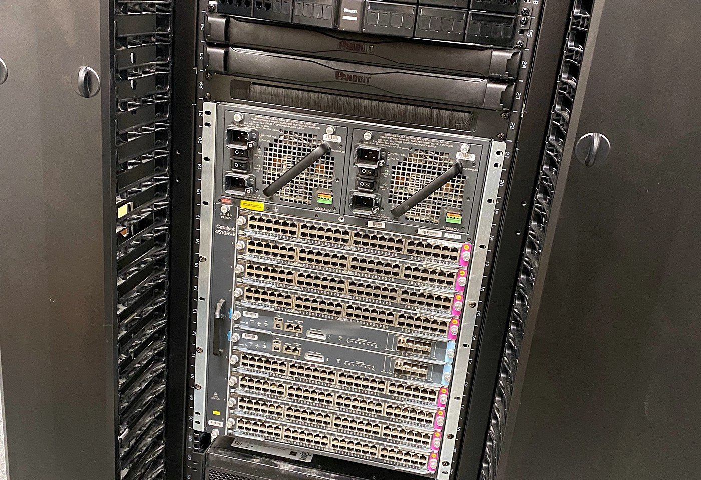 Cisco modular chassis switch installed in a data center cabinet during a migration