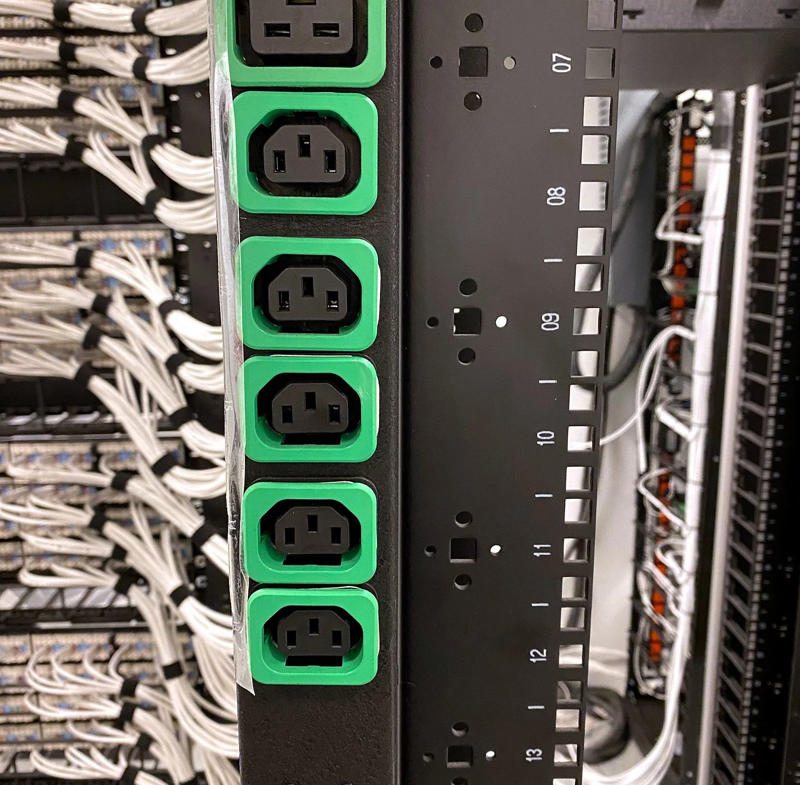 Rack PDU outlets checked during smart hands power validation