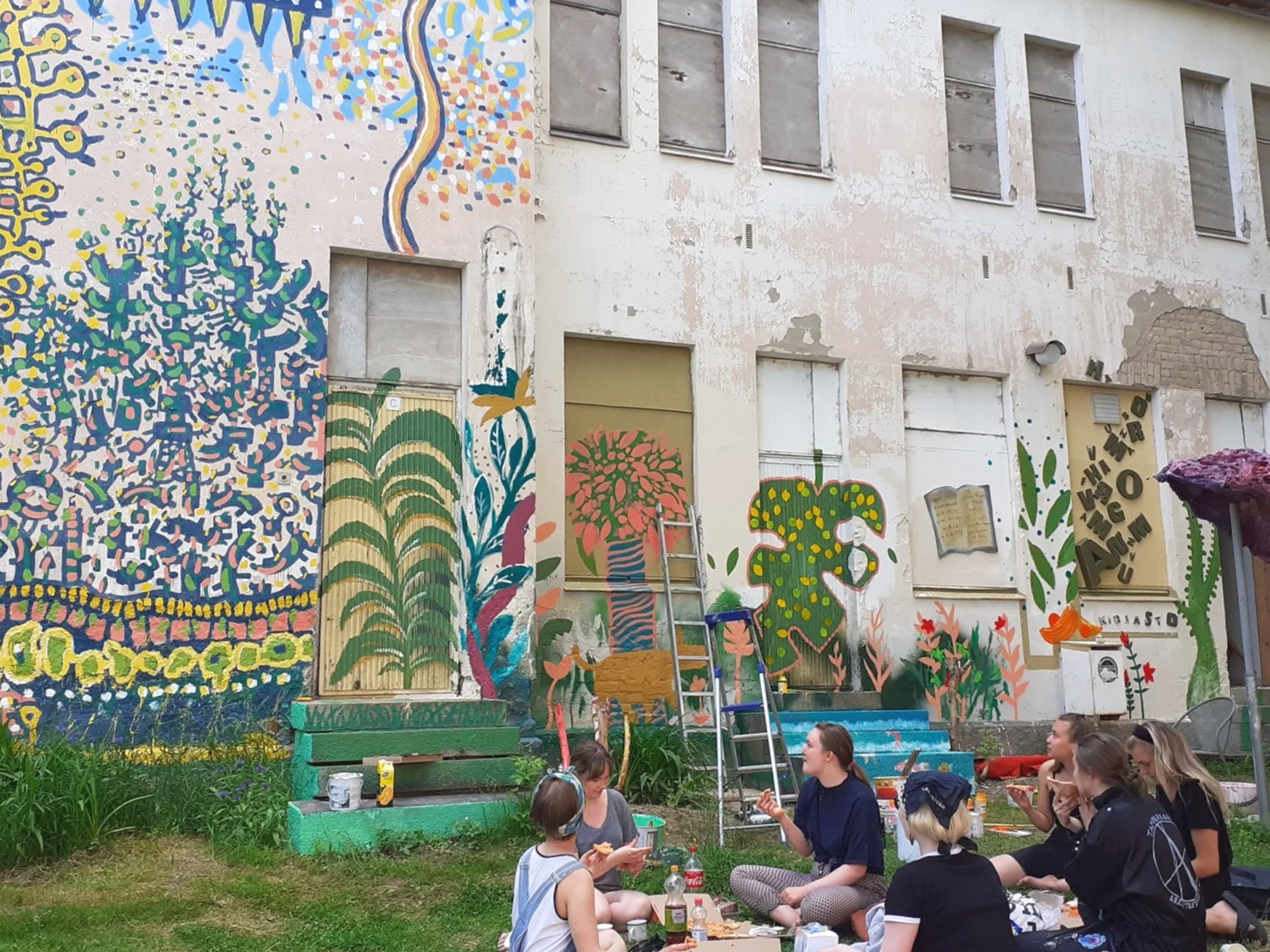 Koko Kylän Piha / Urban art workshop