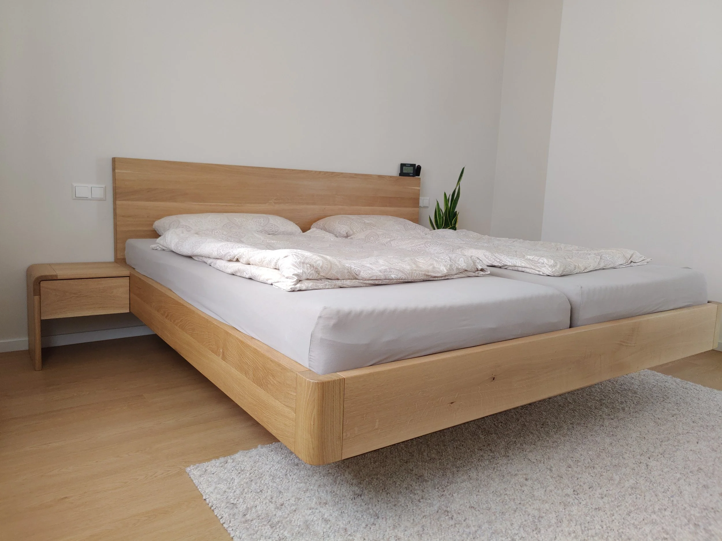 Bett Eiche schwebend