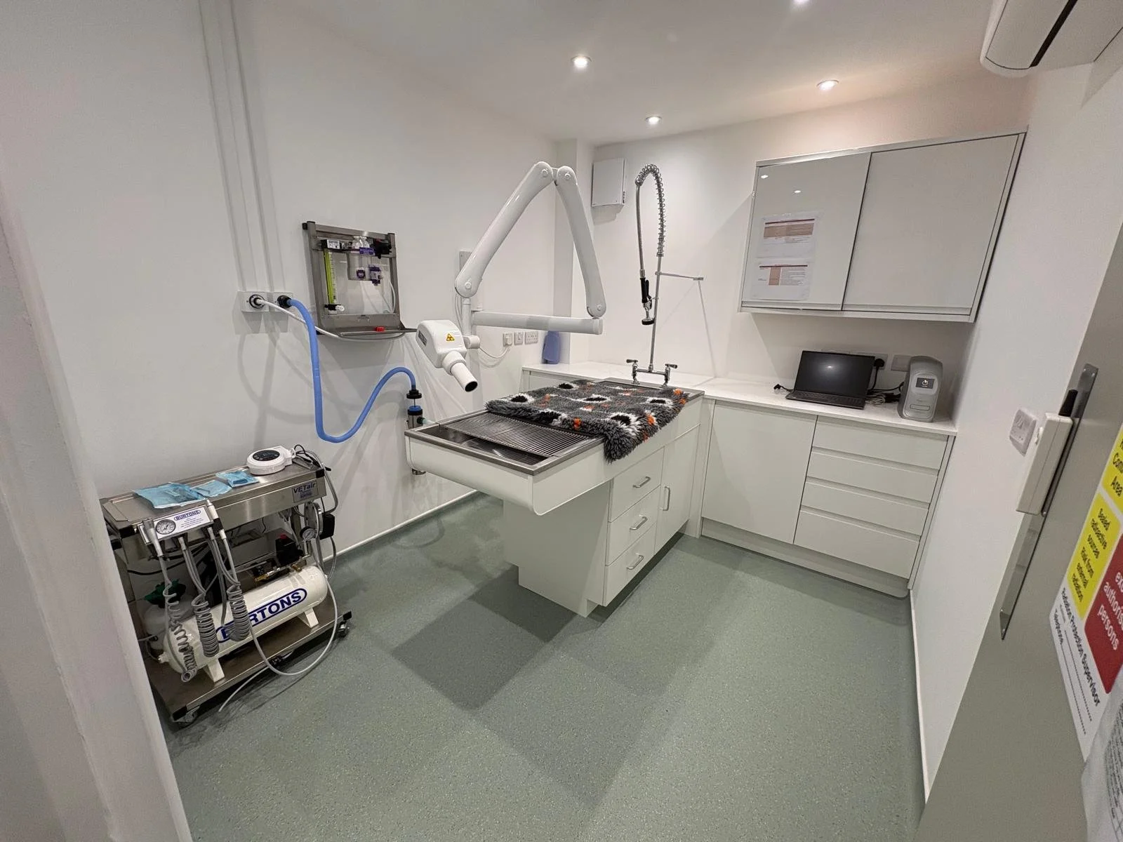 Practice Tour 🐾 | Dental Suite
Our dedicated dental suite allows us to carry out thorough dental assessments, including dental x-ray imaging, helping us make accurate treatment decisions for our patients.
Having a separate dental space also helps us