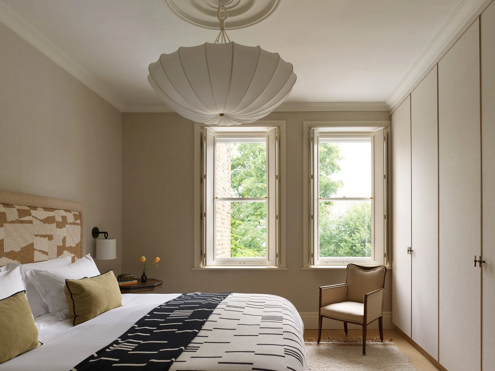 A bedroom with bespoke joinery by Greenstreet Furniture