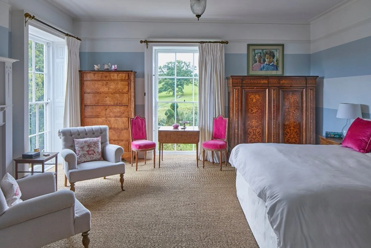 Barton Court Master Bed 1200.jpeg