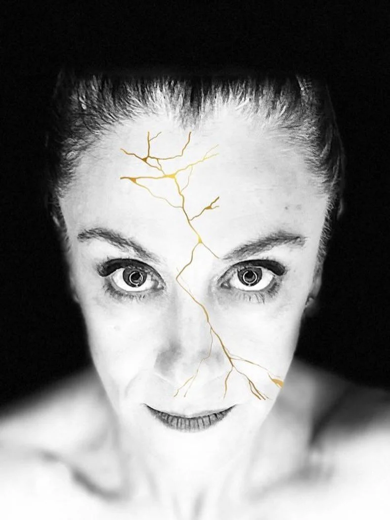 A veces creemos que para &ldquo;estar bien&rdquo; debemos borrar nuestras heridas. Pero, &iquest;y si tus cicatrices fueran tu mayor fortaleza?

✨En nuestras sesiones de acompa&ntilde;amiento a trav&eacute;s del movimiento, nos inspiramos en la filos