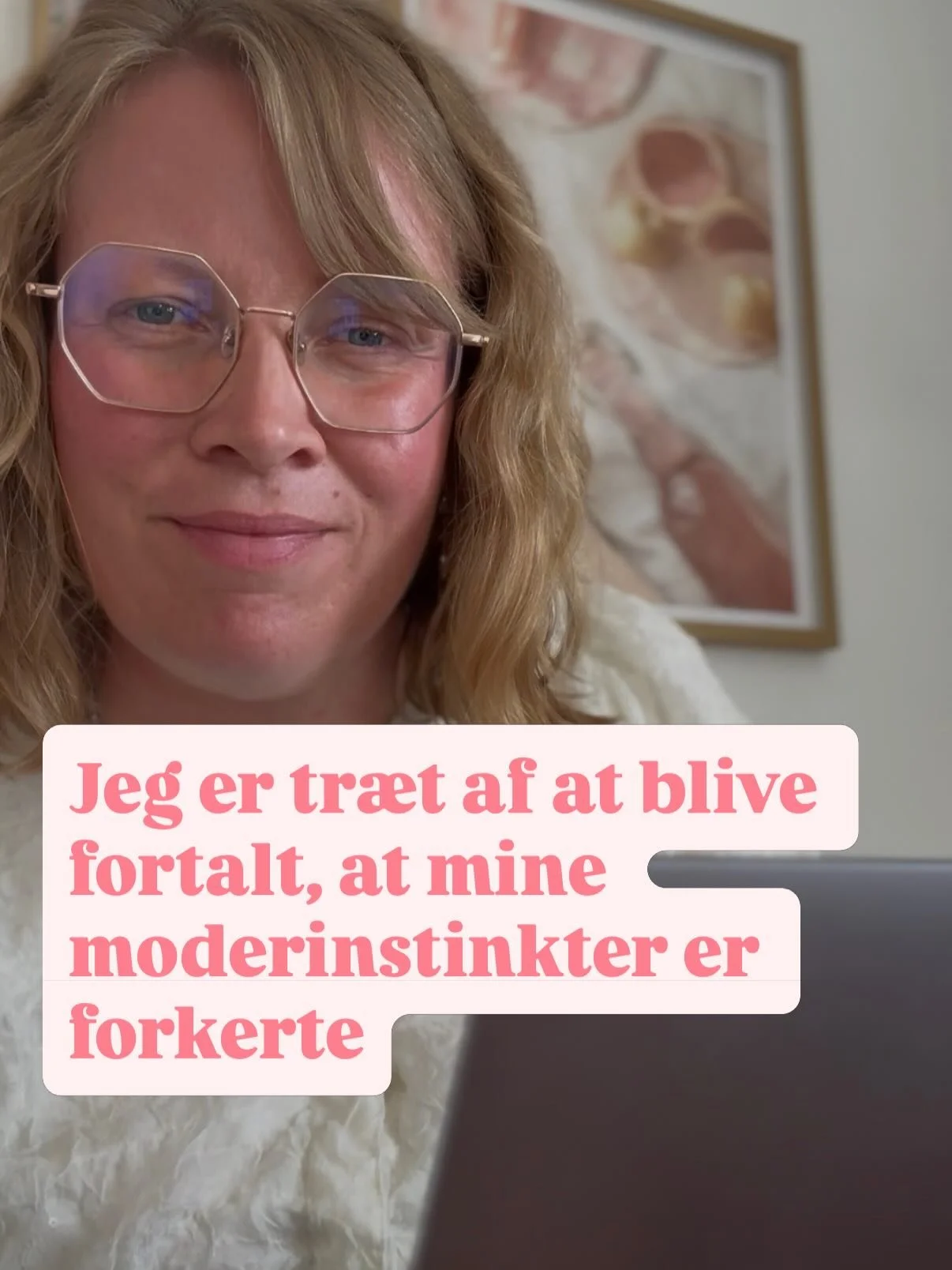 Der findes n&aelig;sten ikke noget mere ensomt, end at m&aelig;rke noget i kroppen som mor&hellip; og s&aring; f&aring; at vide, at du ikke skal lytte til det.

At du overt&aelig;nker. Er du for sensitiv? For t&aelig;t knyttet? For f&oslash;lelsessty