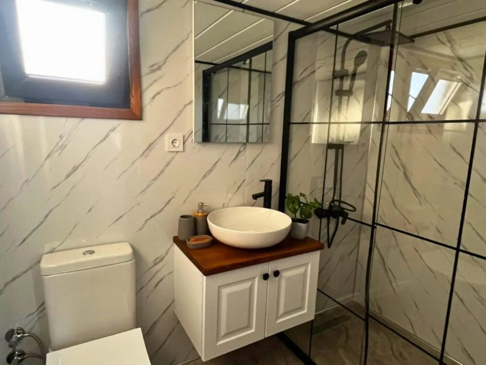 Good-Live-V2-8meter- Tiny-House-02.webp