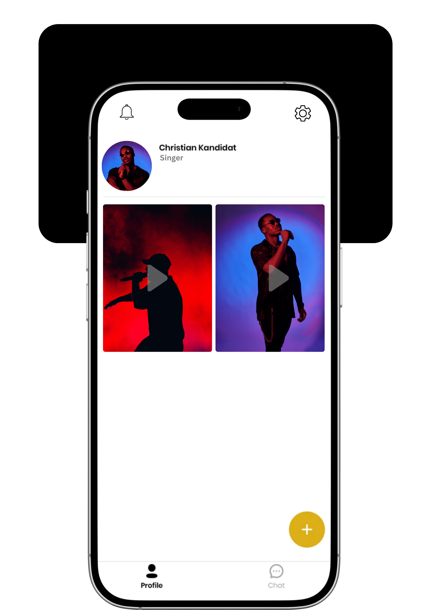 Smartphone-Interface mit Profilbild eines Sängers, der auf der Titelseite steht, und zwei Video-Vorschauen, eines mit einer Silhouette eines Mannes mit Mütze, der ein Mikrofon hält, und das andere mit einem Mann beim Singen. Das Profil heißt Christian Kandidate.