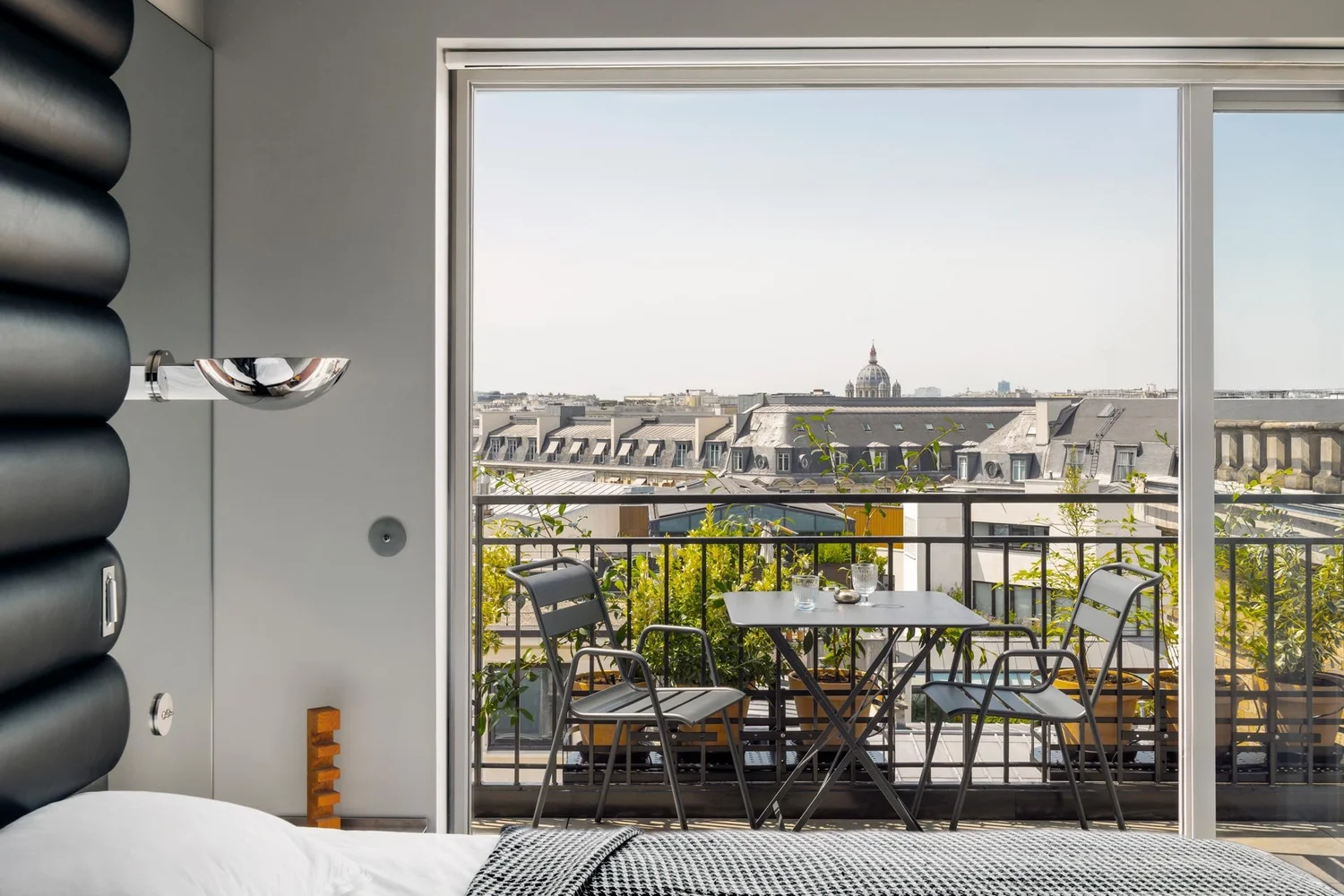 18 Volney — studio 75 Confidential avec terrasse, Opéra, Paris