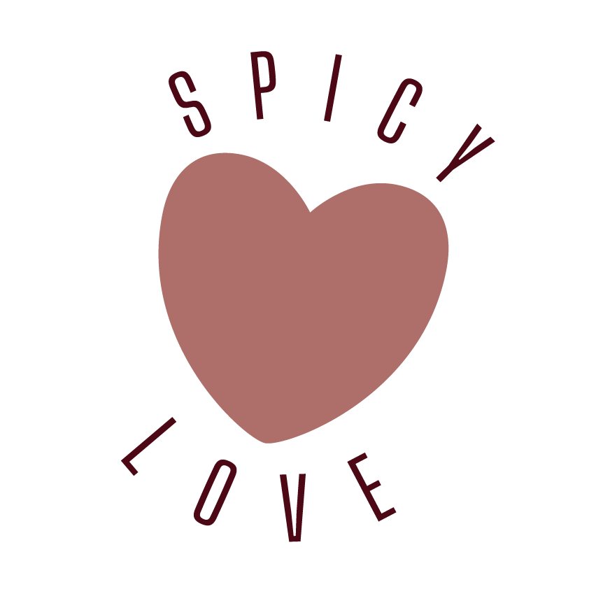 Herz mit dem Wort "Spicy Love" umkreist