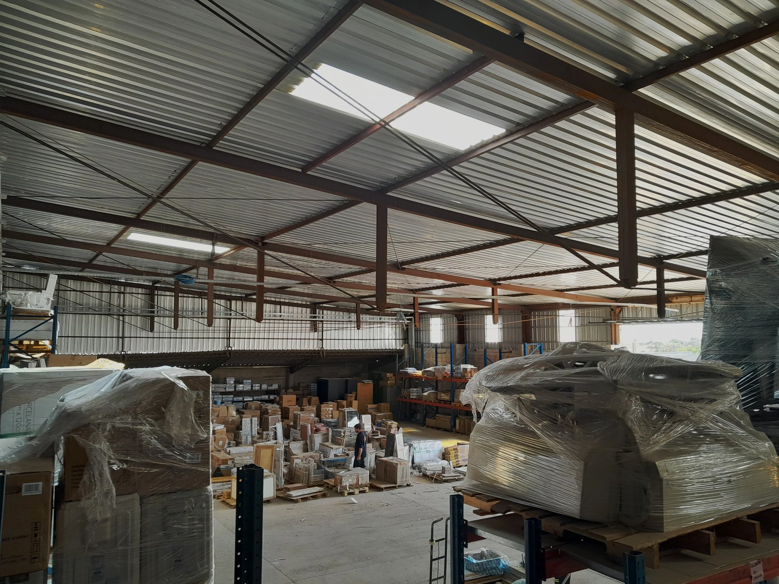 Realizamos el dimensionamiento y verificación estructural de obras civiles, aplicando criterios técnicos actualizados y asegurando estabilidad, eficiencia y seguridad en cada proyecto.