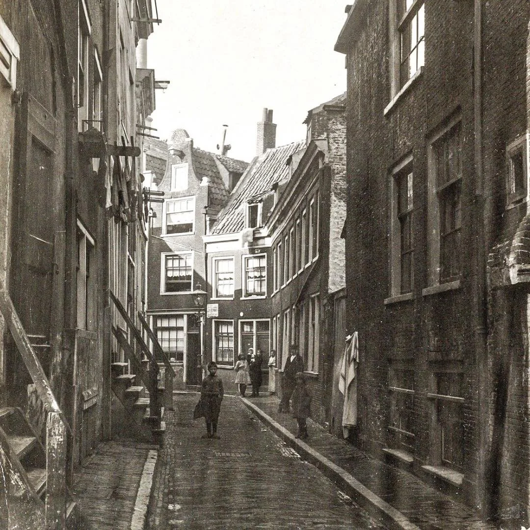 1926 &amp; Now: in this photo you see Kromme Palmstraat, seen from Palmgracht and looking in the direction of Lijnbaansgracht. #thenandnowamsterdam