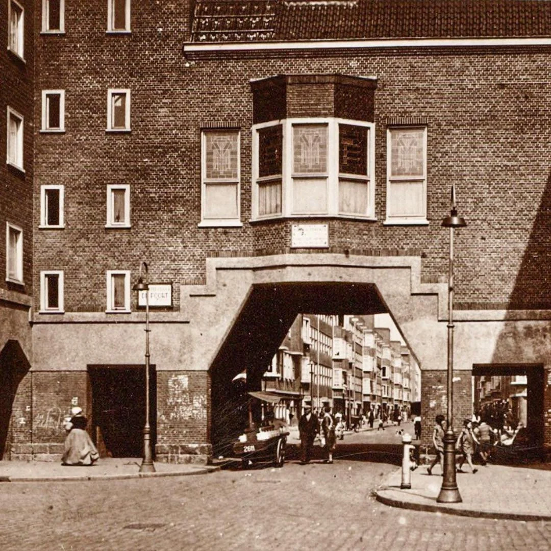 1930 &amp; Now: we start this week with a photo of Mercatorplein 34-36 (frtl) on the corner with Jan Evertsenstraat. In the middle of the photo, the entrance to Mercatorstraat is visible. #thenandnowamsterdam